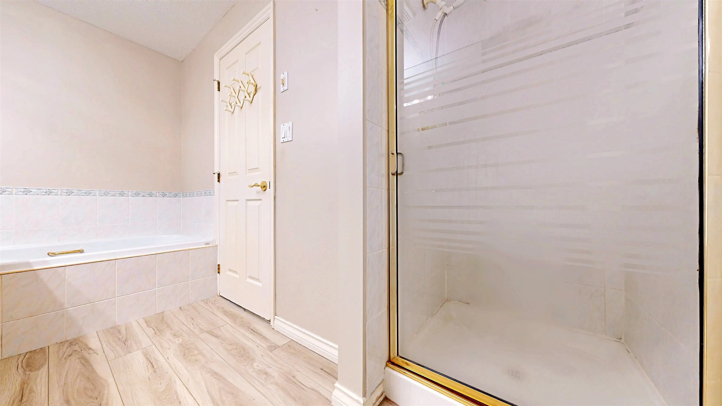 702 1400 View Crescent