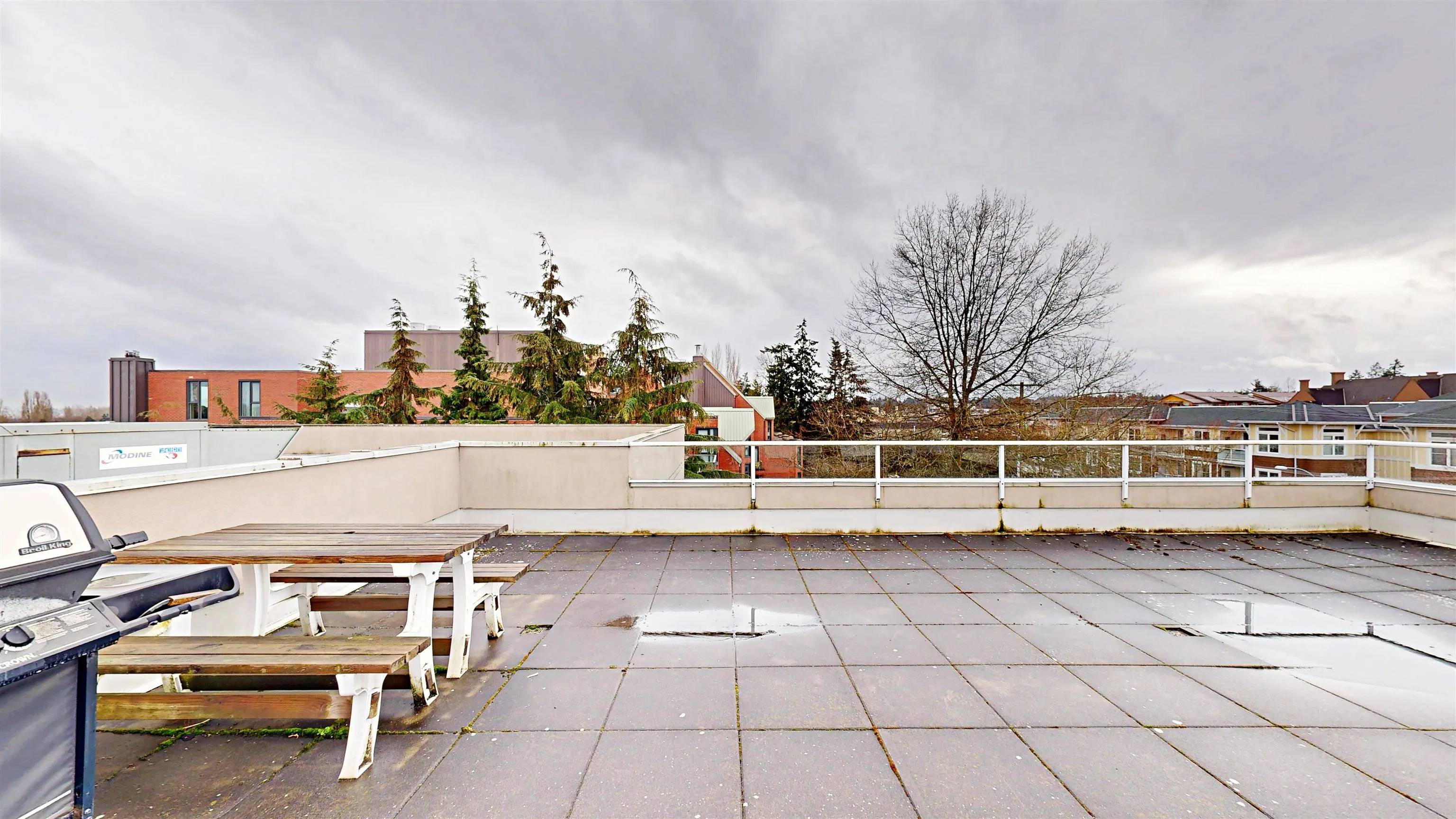 702 1400 View Crescent