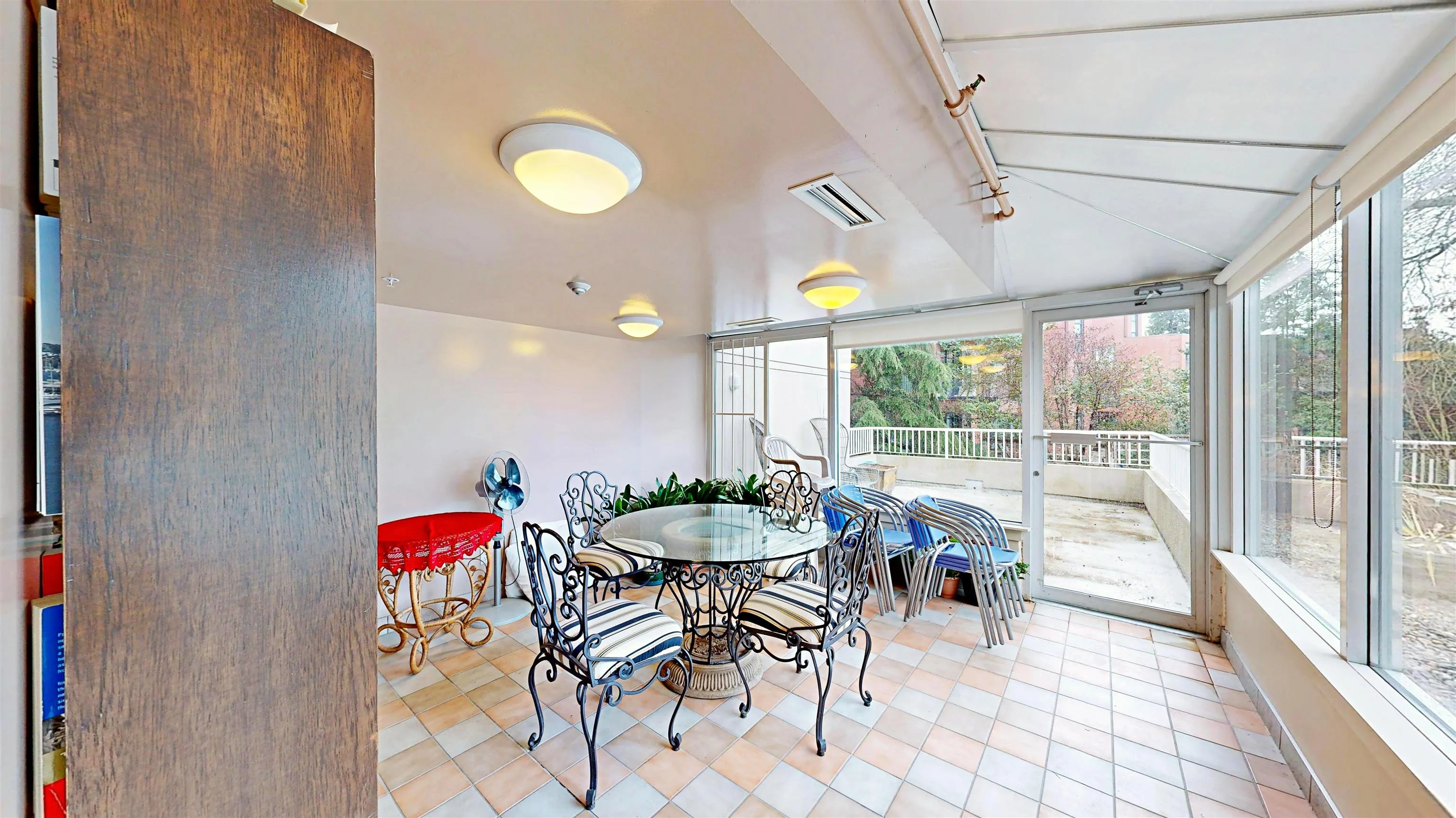 702 1400 View Crescent