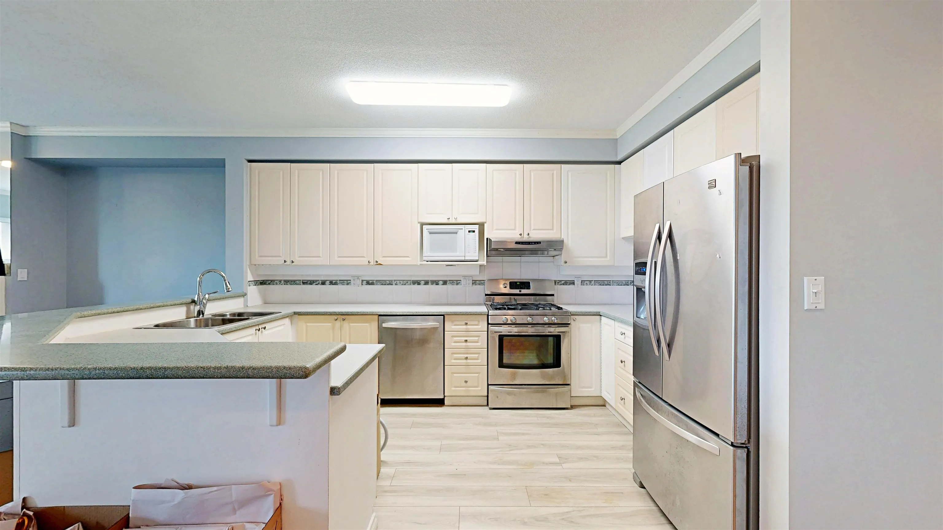 702 1400 View Crescent