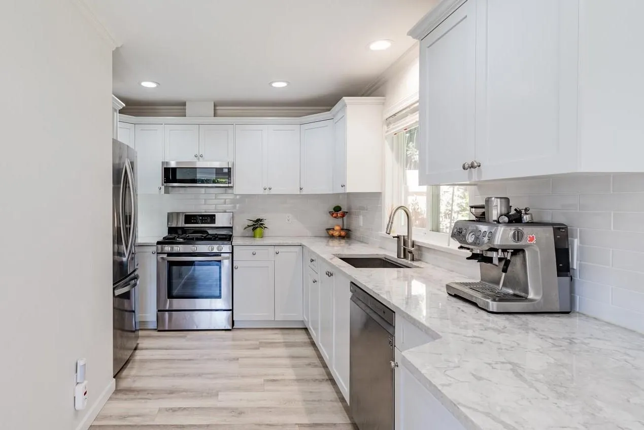 1 252 W 13th Street