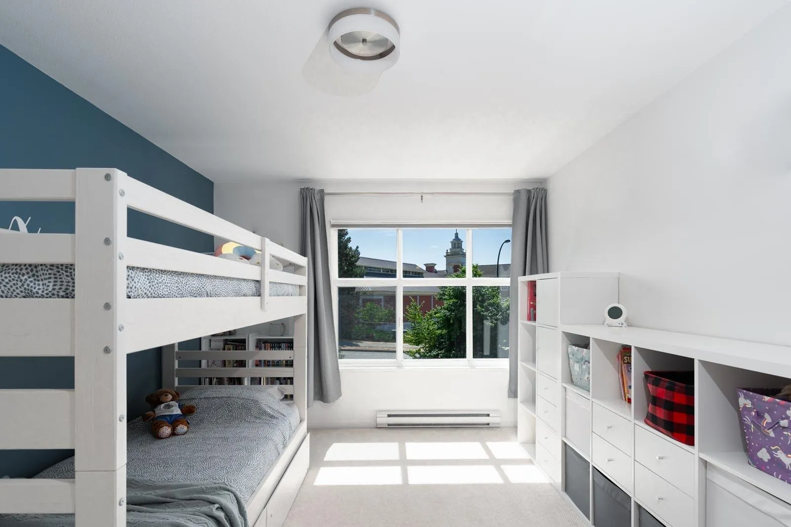 1 252 W 13th Street