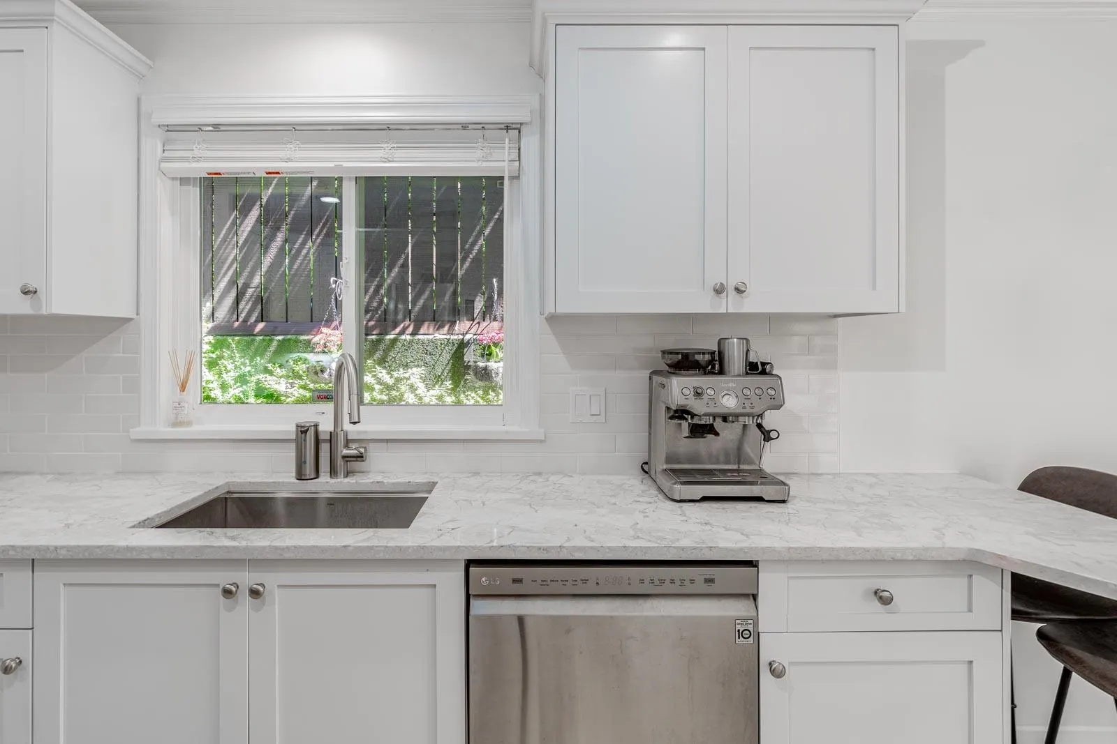 1 252 W 13th Street