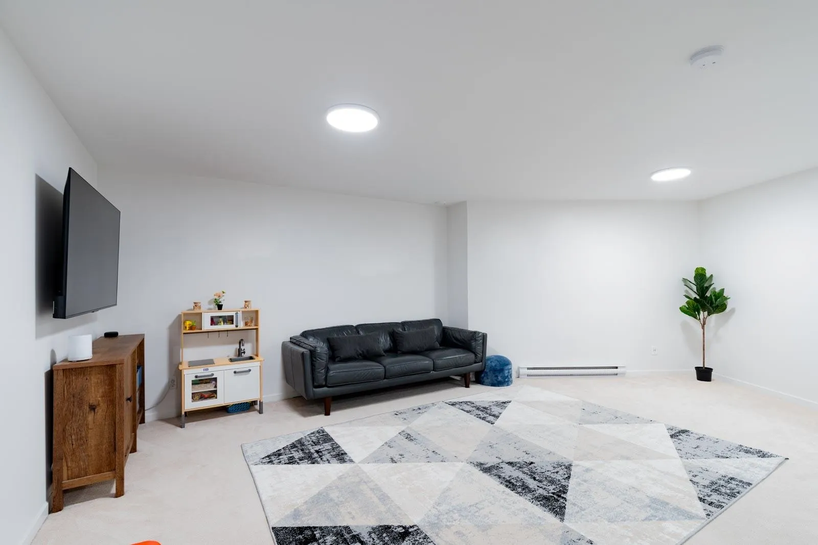 1 252 W 13th Street
