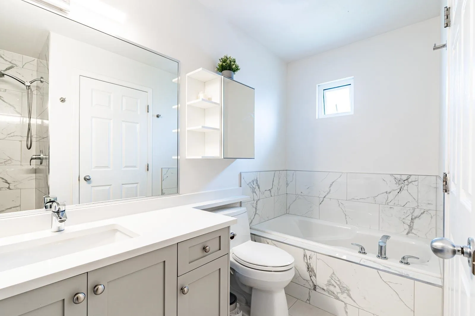 1 252 W 13th Street