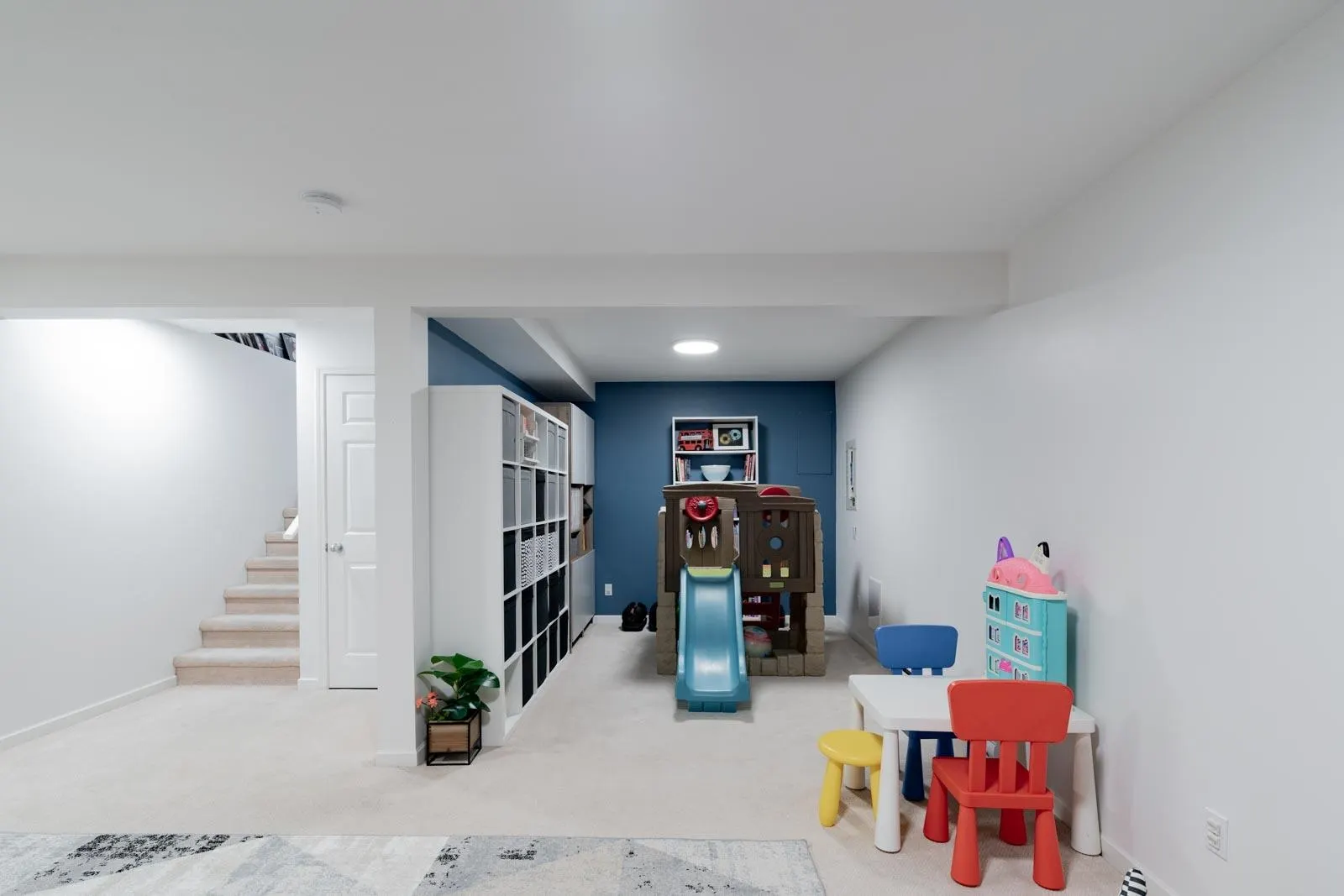 1 252 W 13th Street