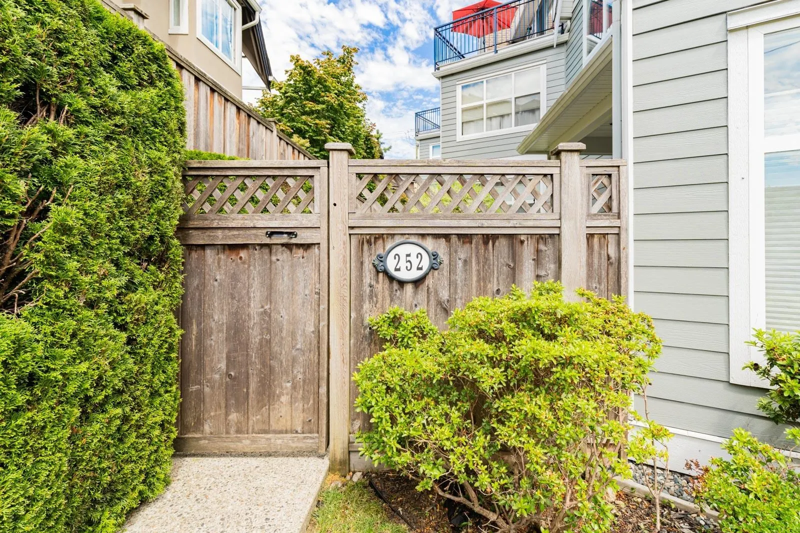 1 252 W 13th Street