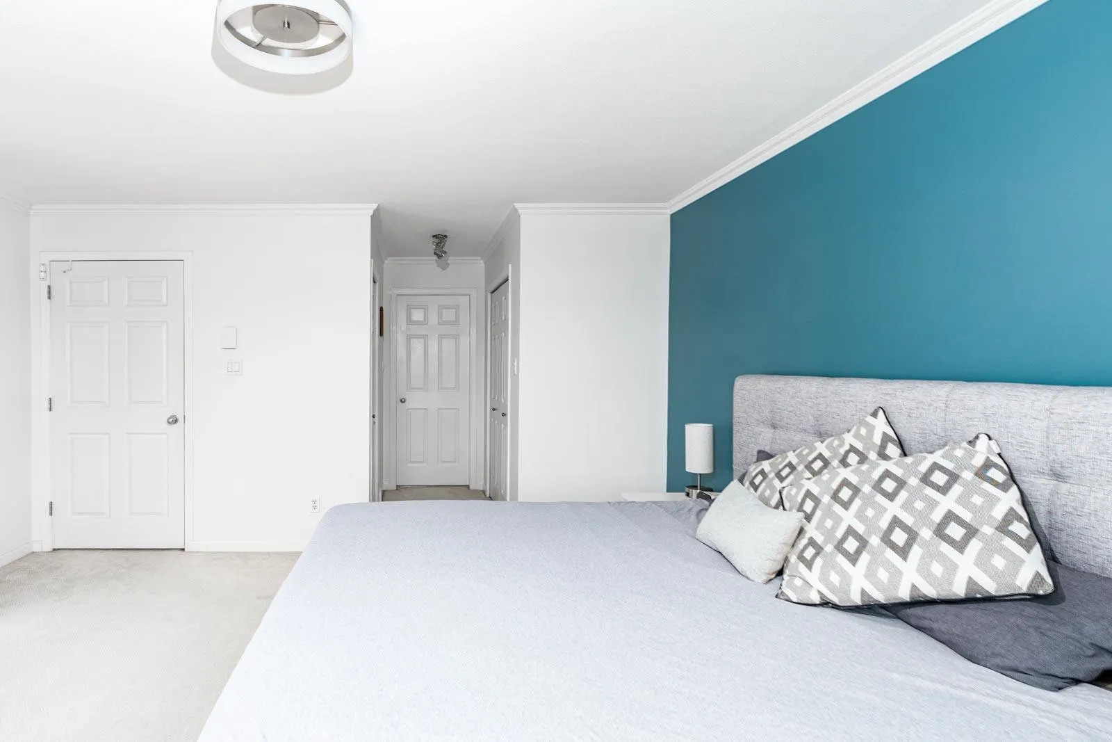 1 252 W 13th Street