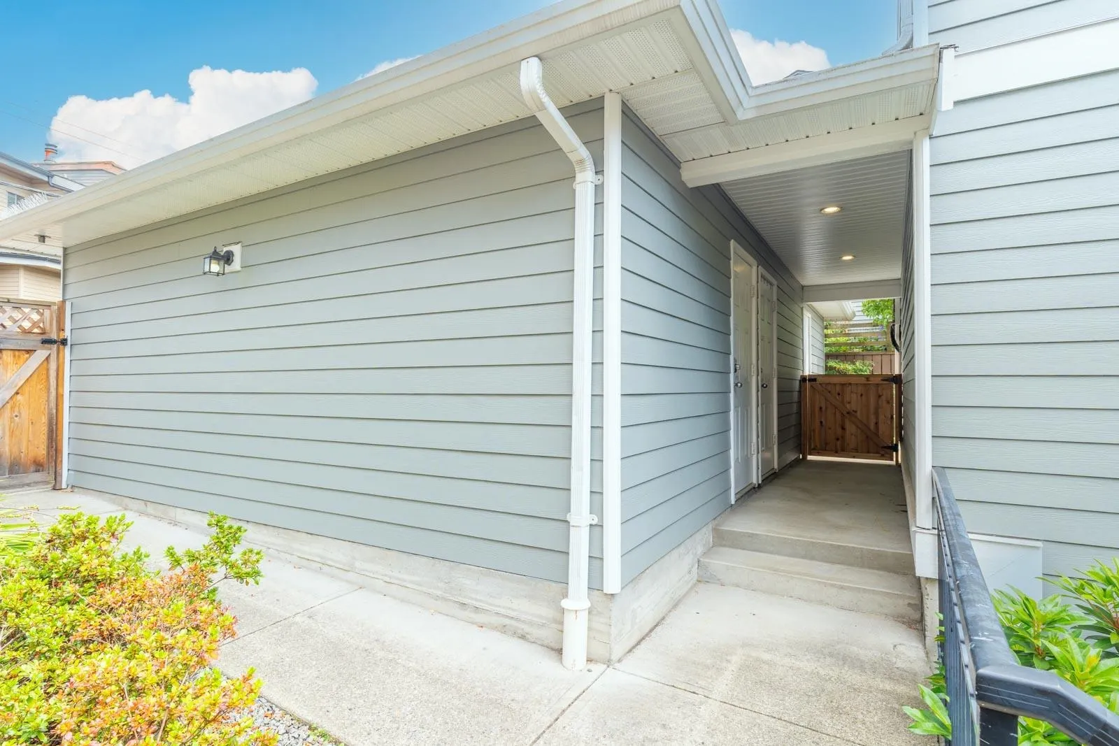 1 252 W 13th Street