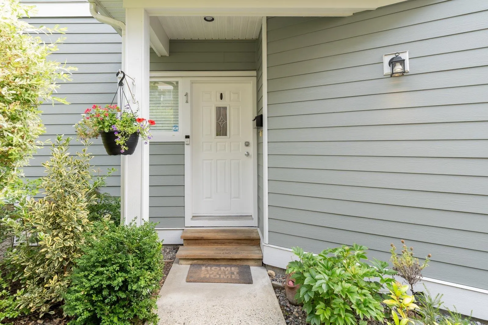 1 252 W 13th Street
