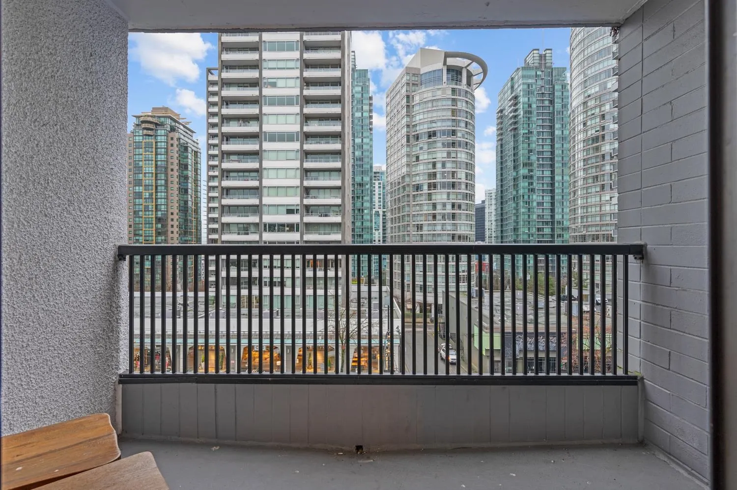602 1270 Robson Street