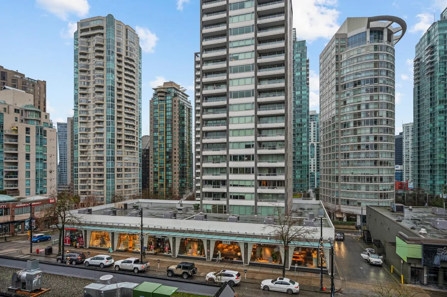 602 1270 Robson Street