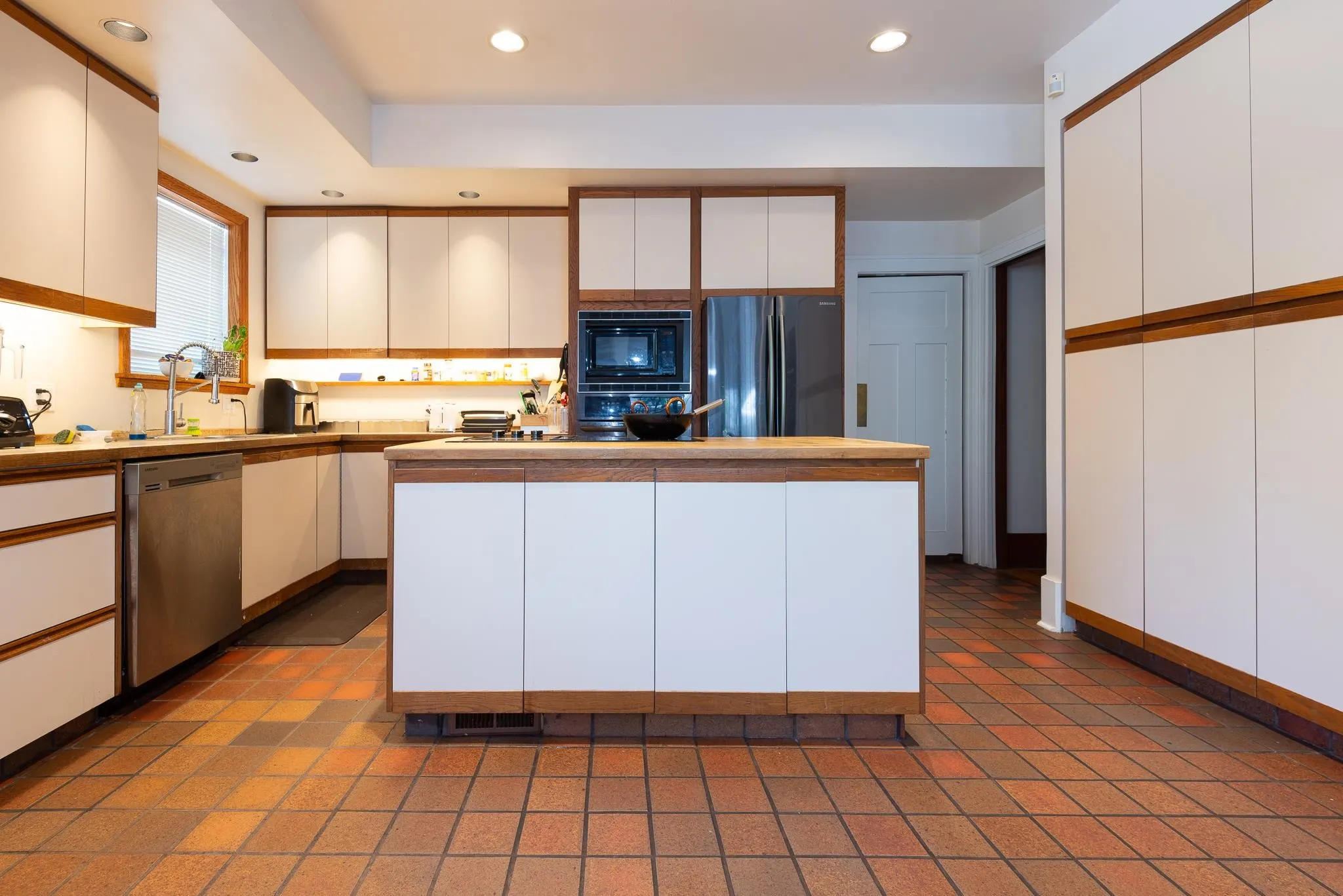 4149 Pine Crescent
