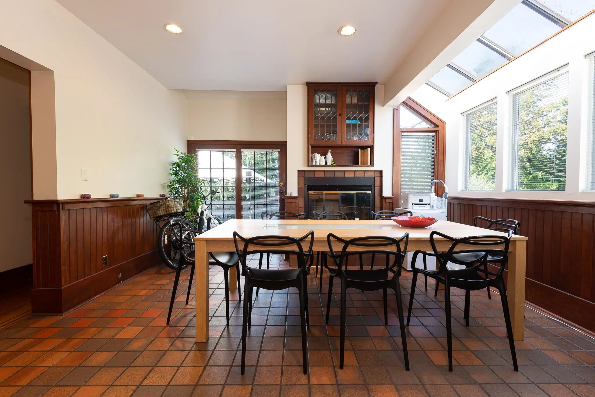 4149 Pine Crescent