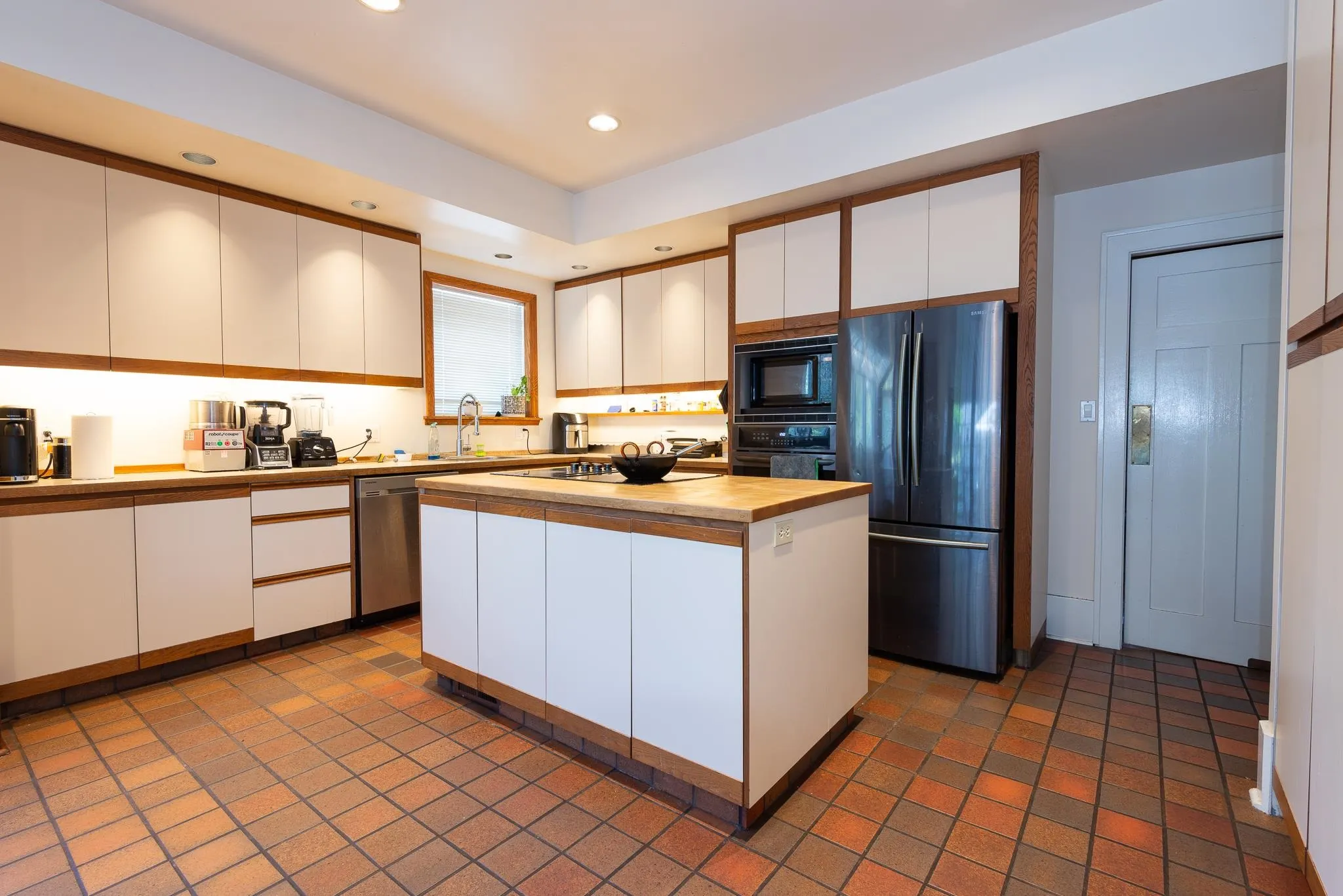 4149 Pine Crescent