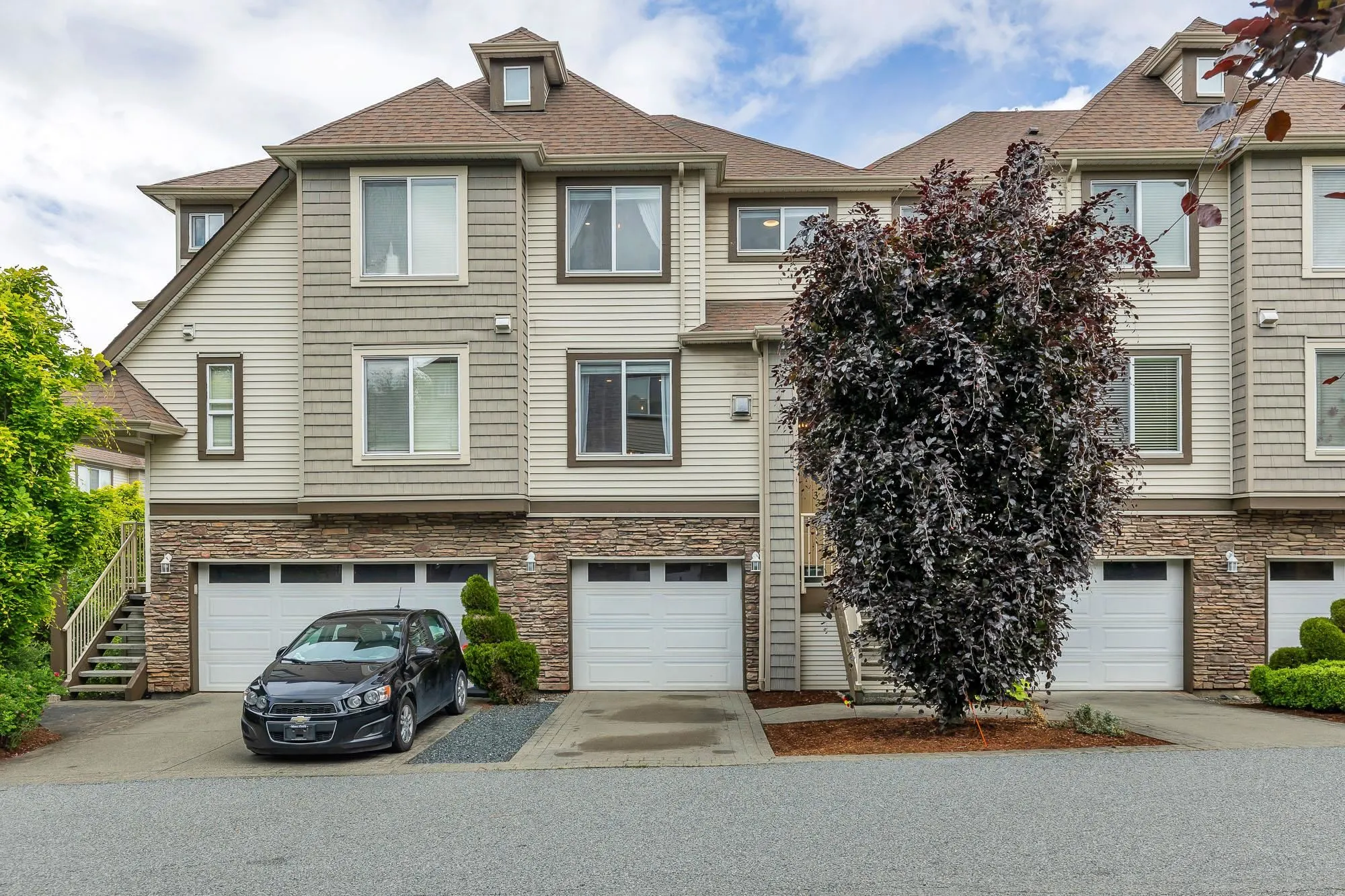 33 46778 Hudson Road