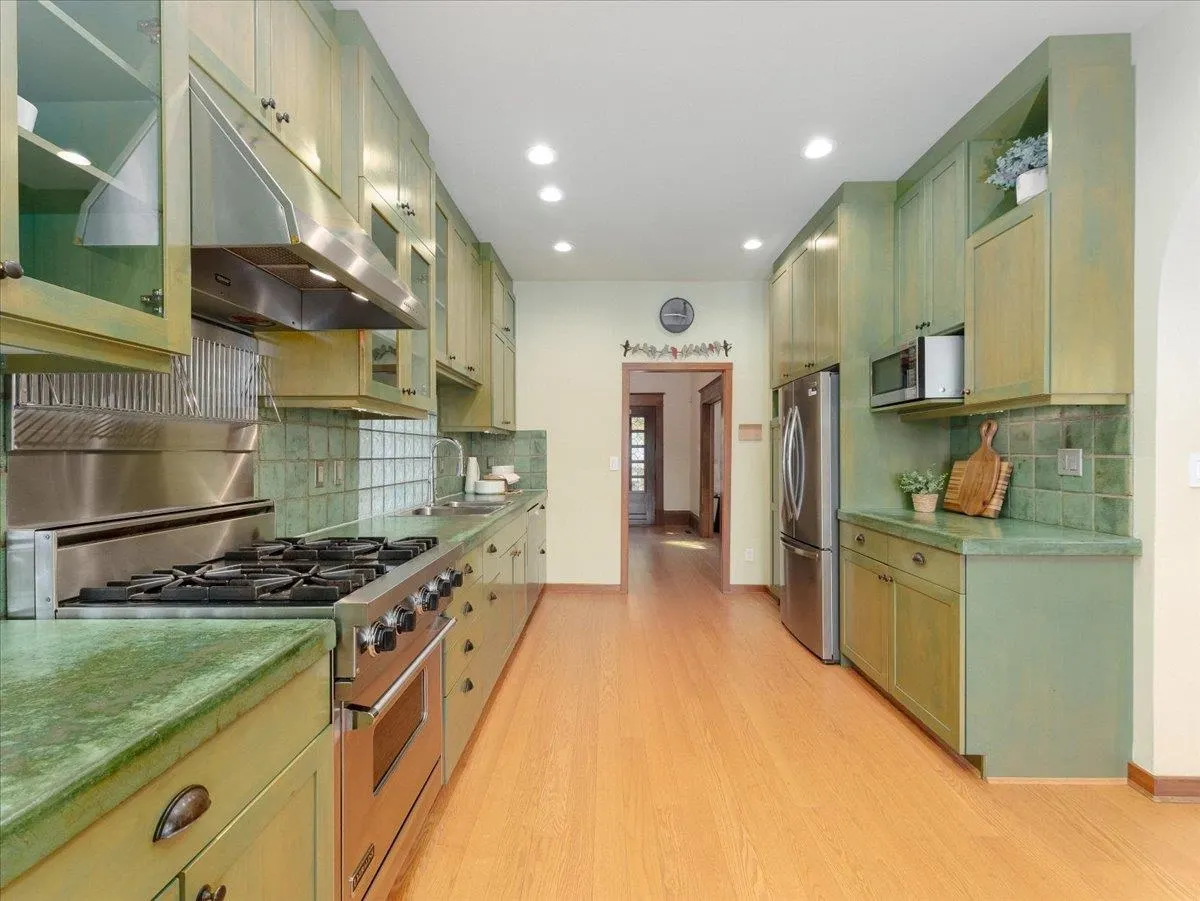 1216 Lakewood Drive