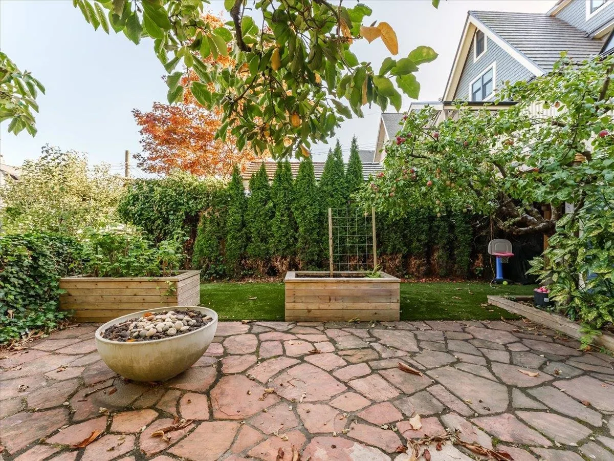1216 Lakewood Drive