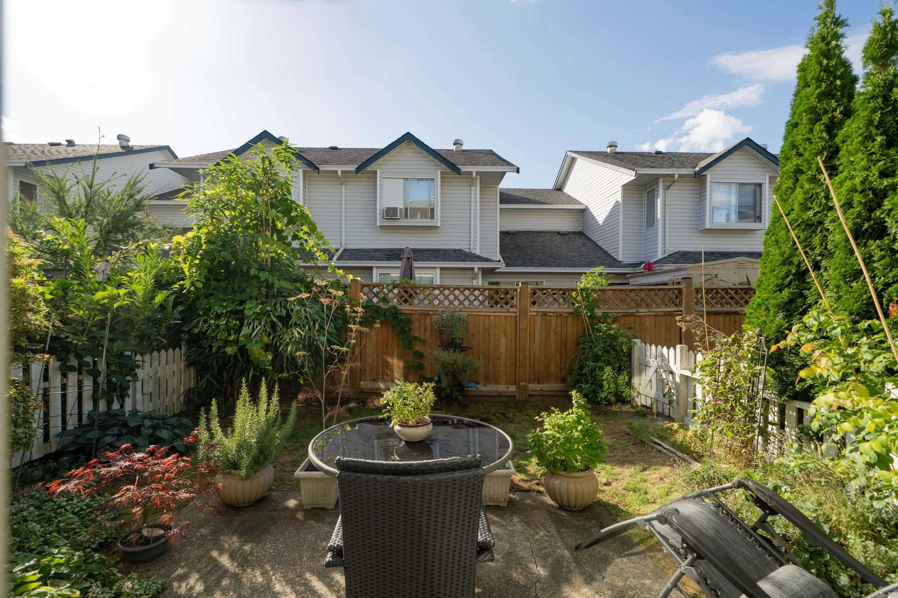 205 20675 118 Avenue