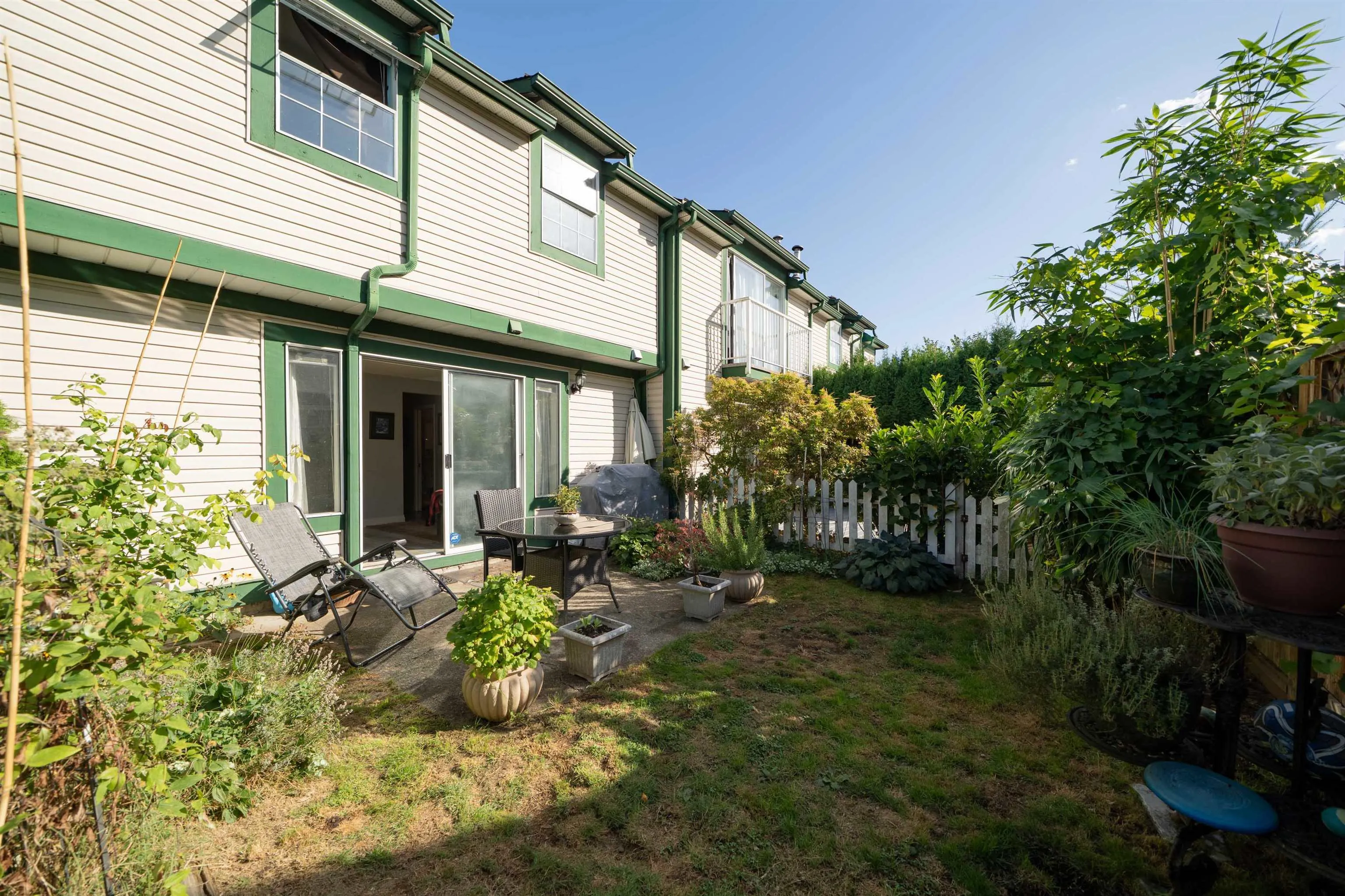 205 20675 118 Avenue