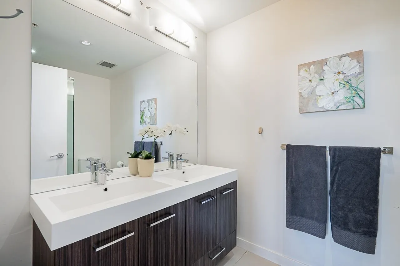 511 4310 Hastings Street