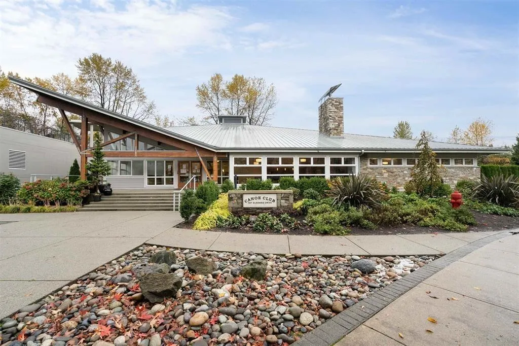214 200 Klahanie Drive
