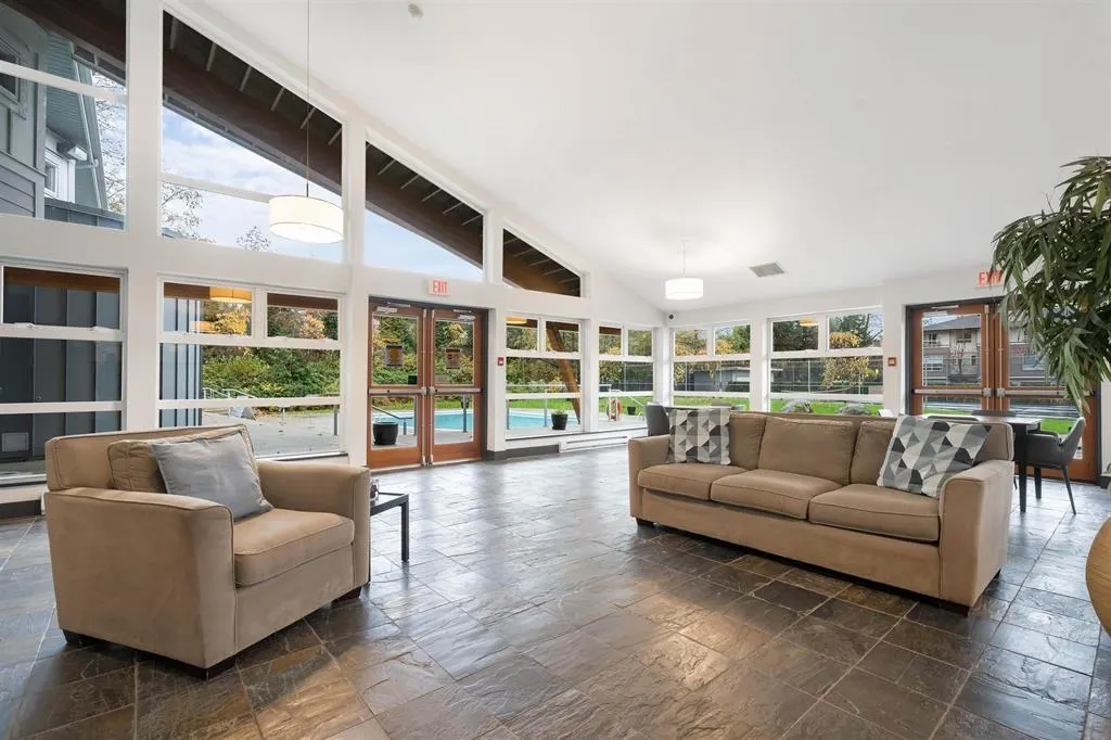 214 200 Klahanie Drive