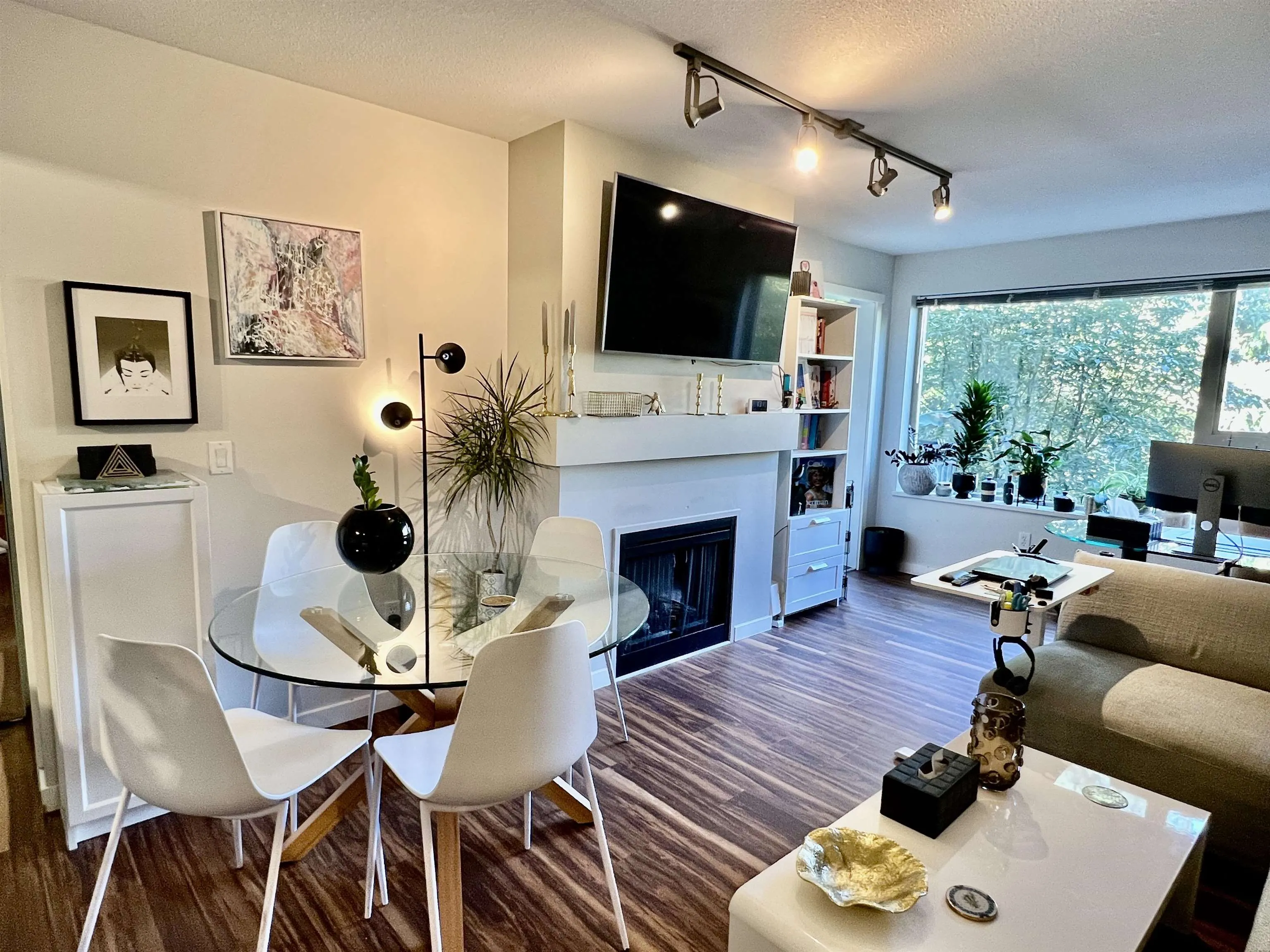 214 200 Klahanie Drive