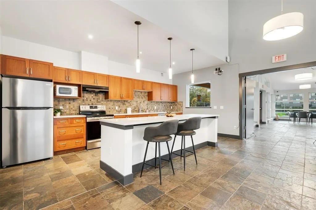 214 200 Klahanie Drive