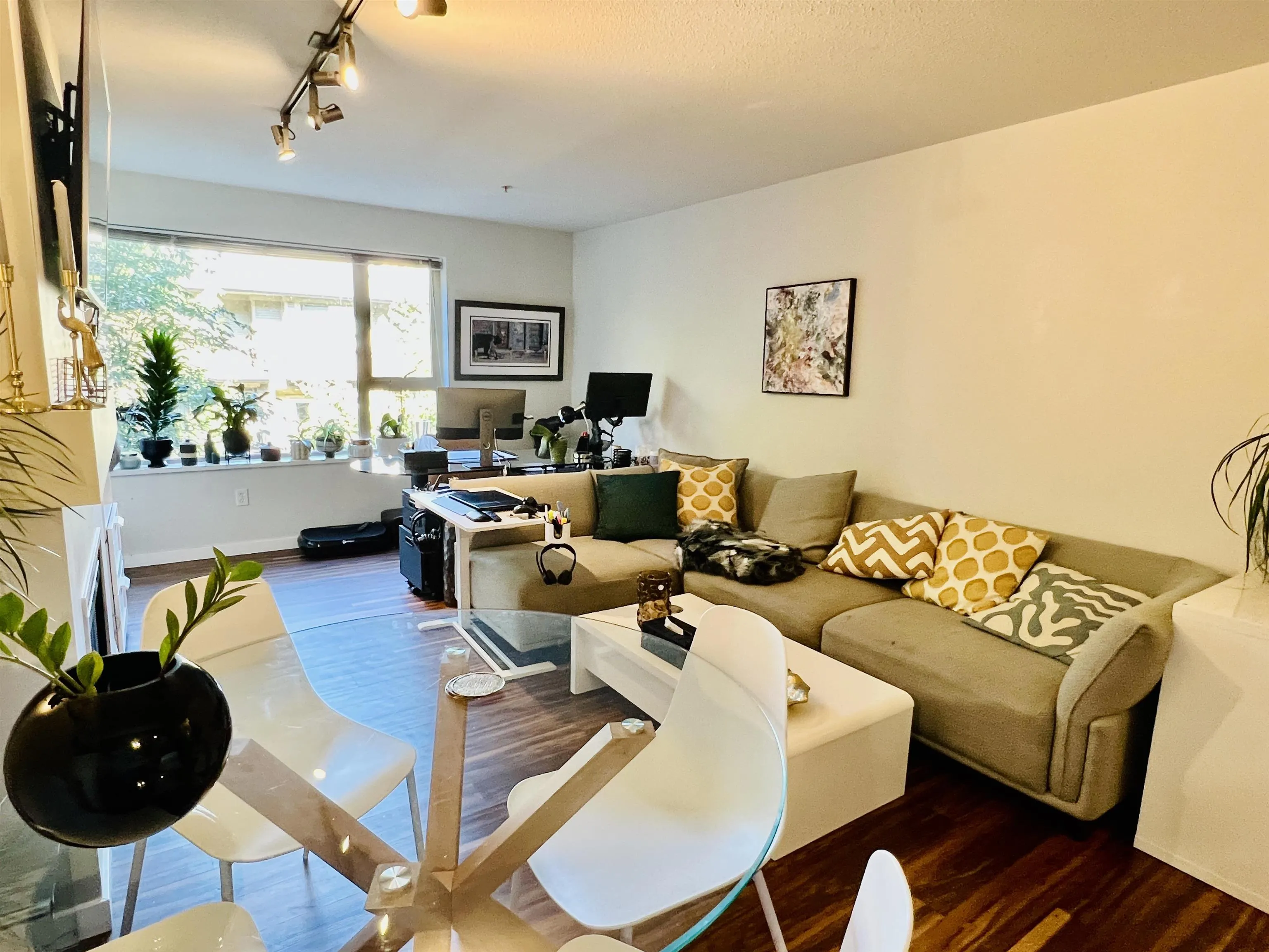214 200 Klahanie Drive