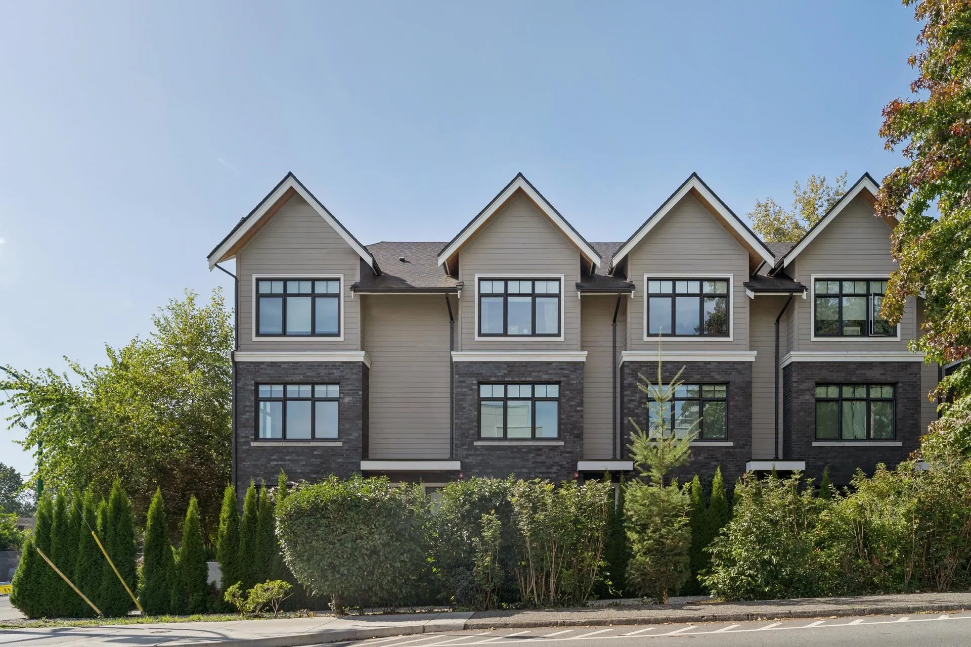19 1960 Glenaire Drive