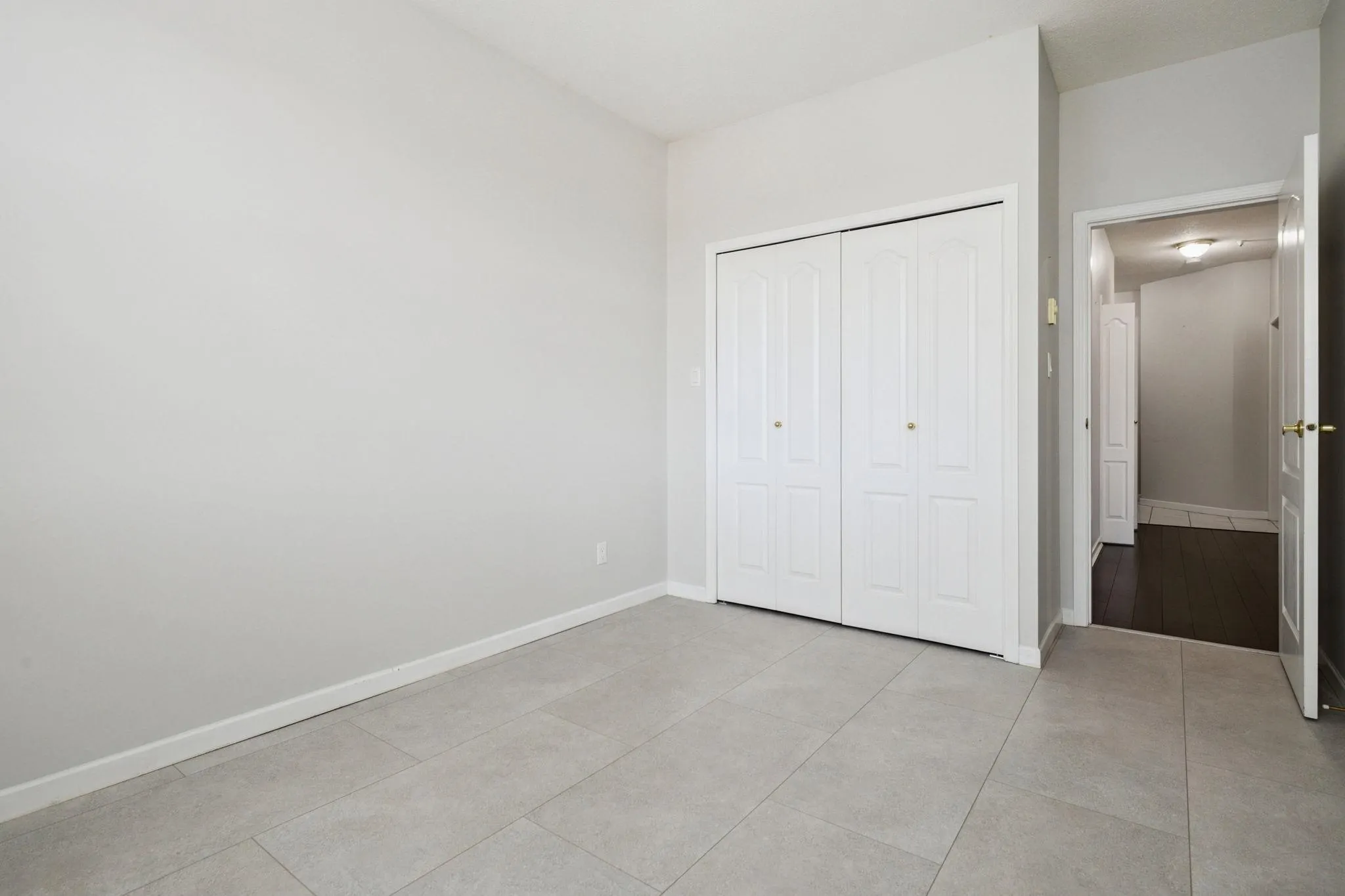 305 5677 208 Street
