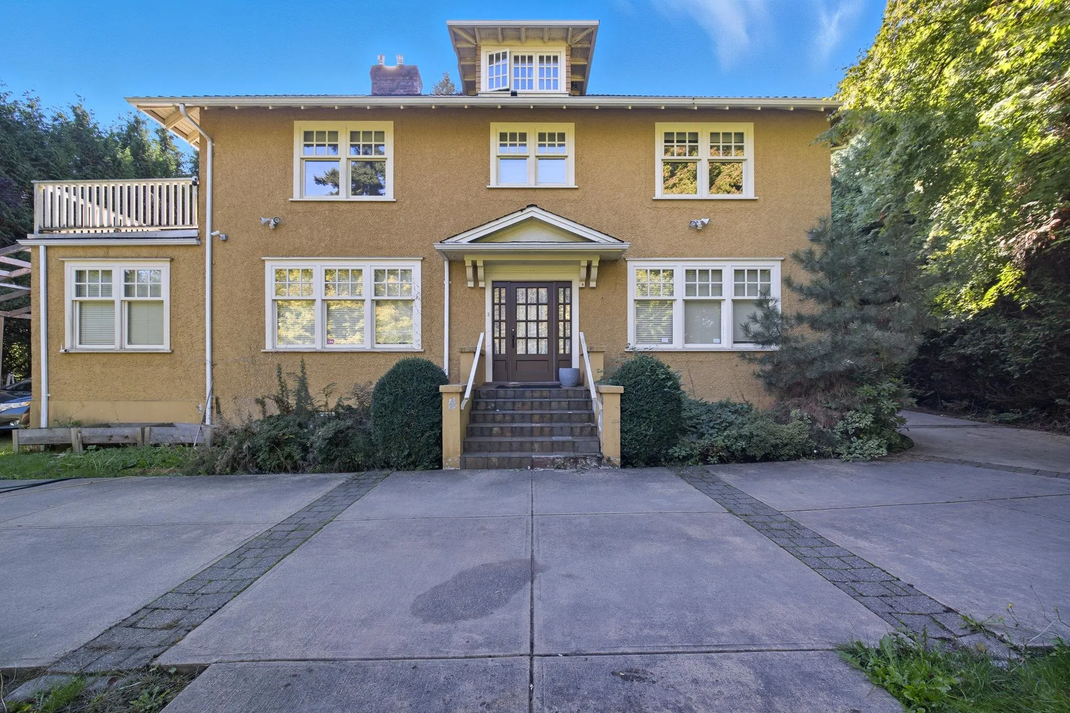 1350 W 15th Avenue