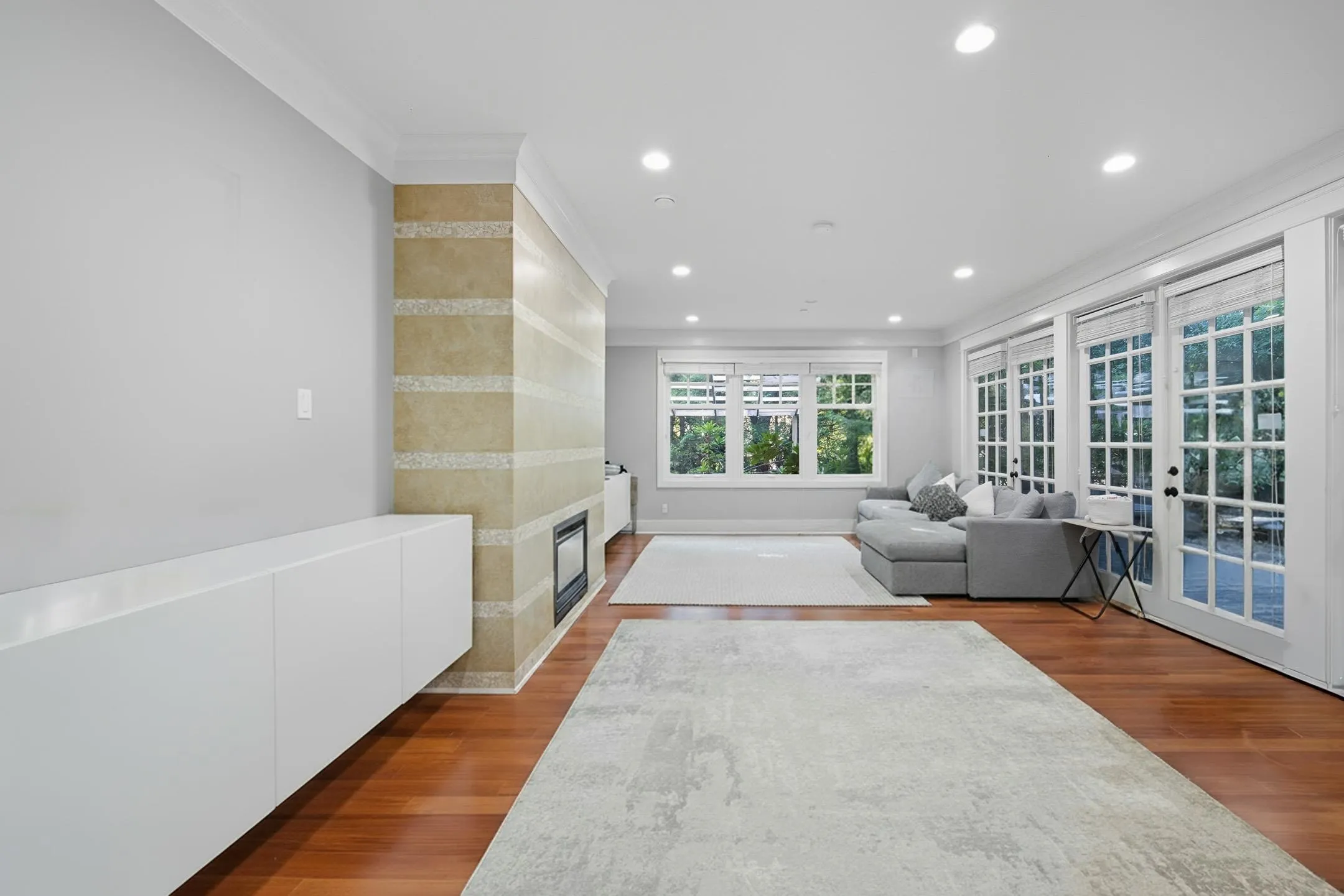 1350 W 15th Avenue