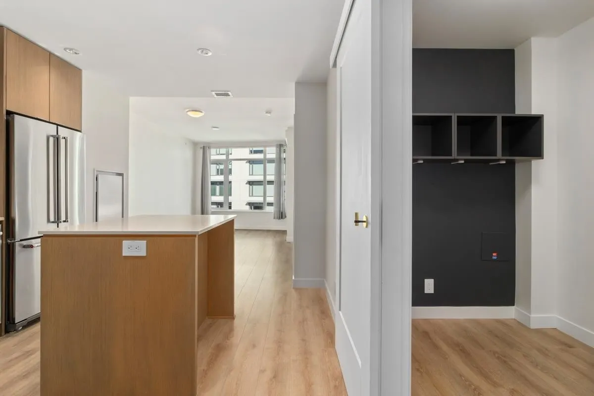 1601 111 E 1st Avenue