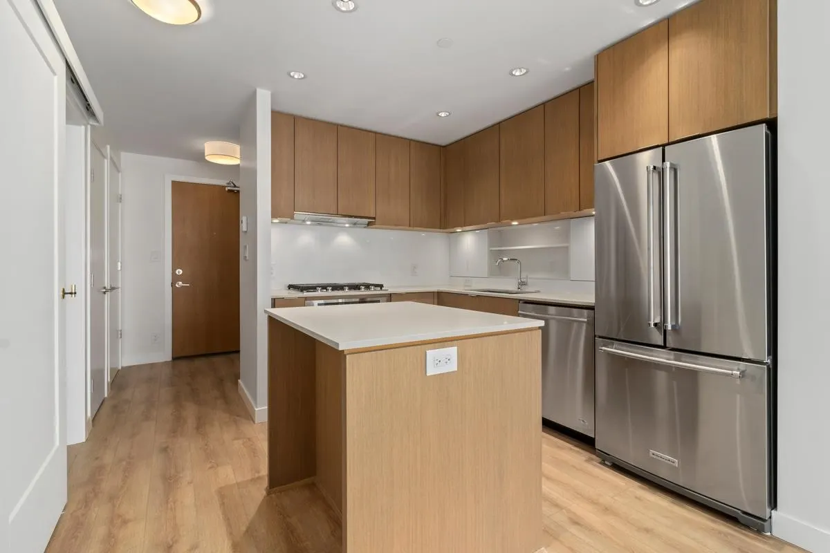1601 111 E 1st Avenue