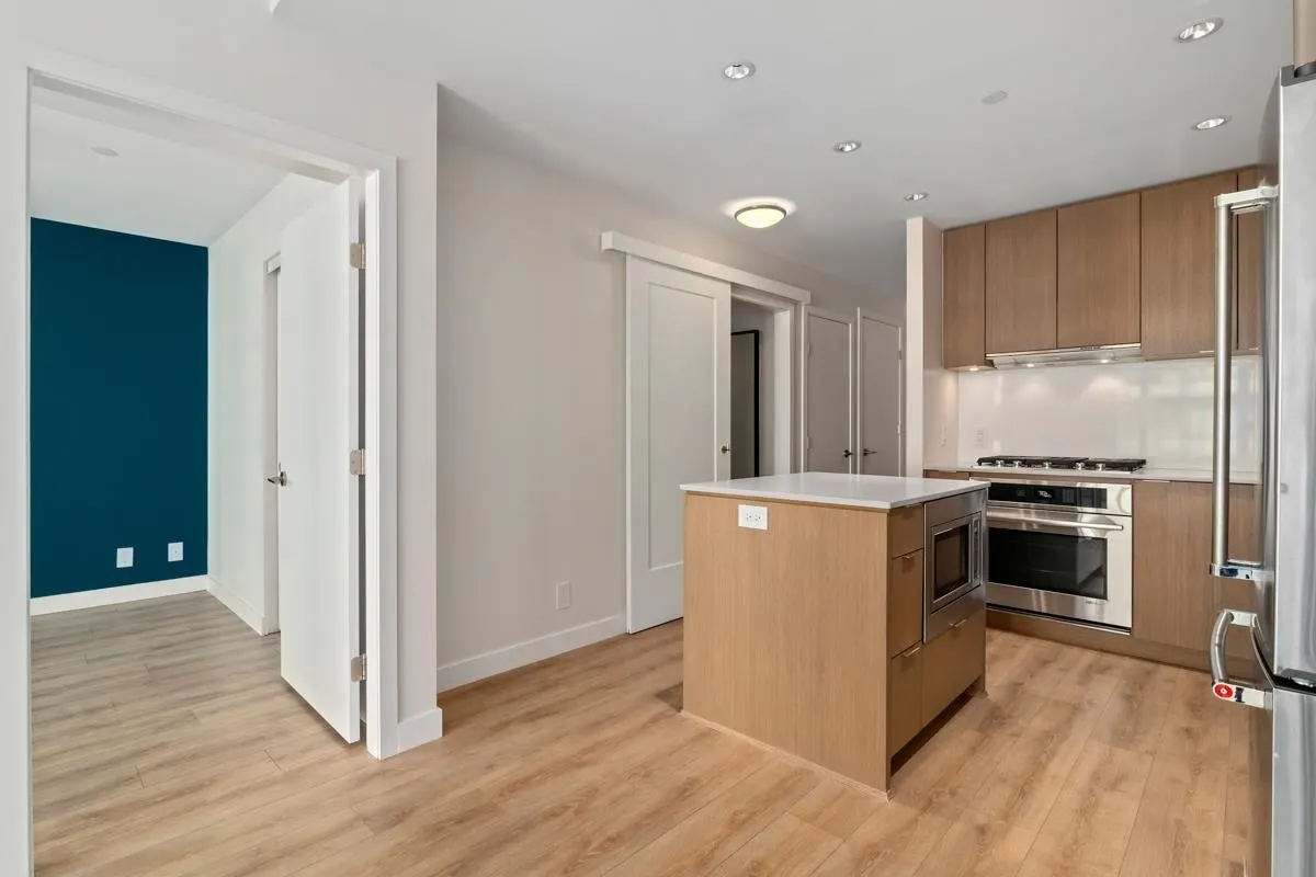 1601 111 E 1st Avenue