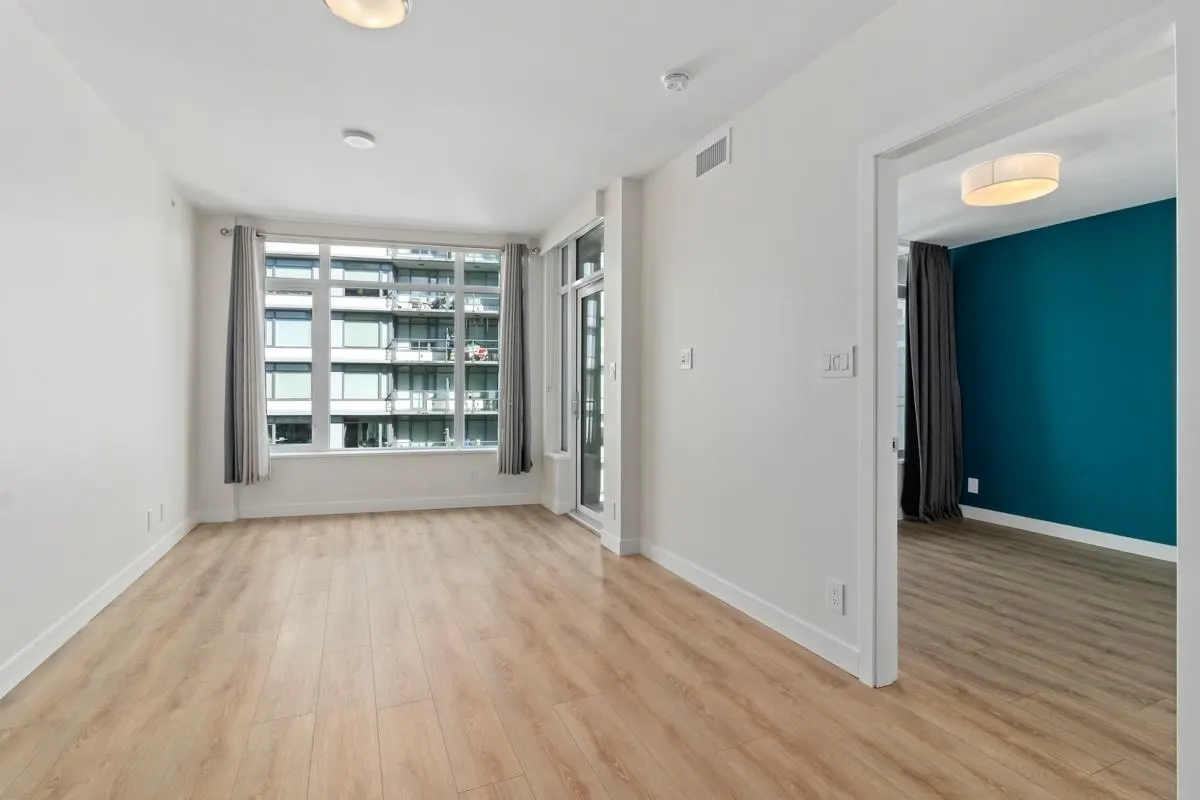 1601 111 E 1st Avenue