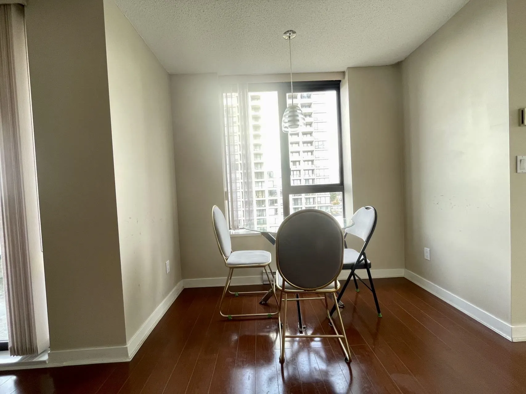 1402 7088 Salisbury Avenue