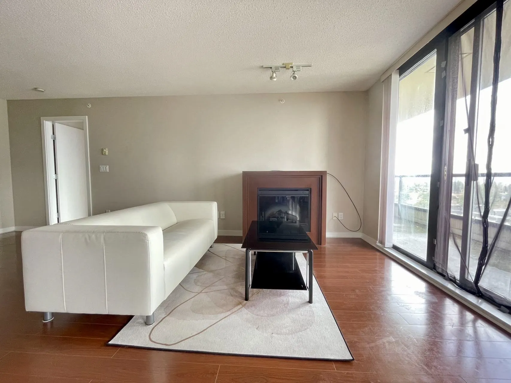 1402 7088 Salisbury Avenue