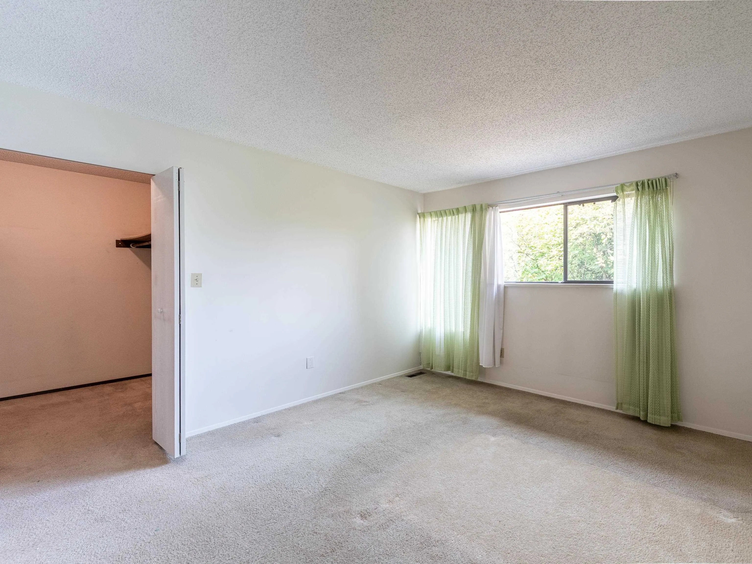 4245 Birchwood Crescent