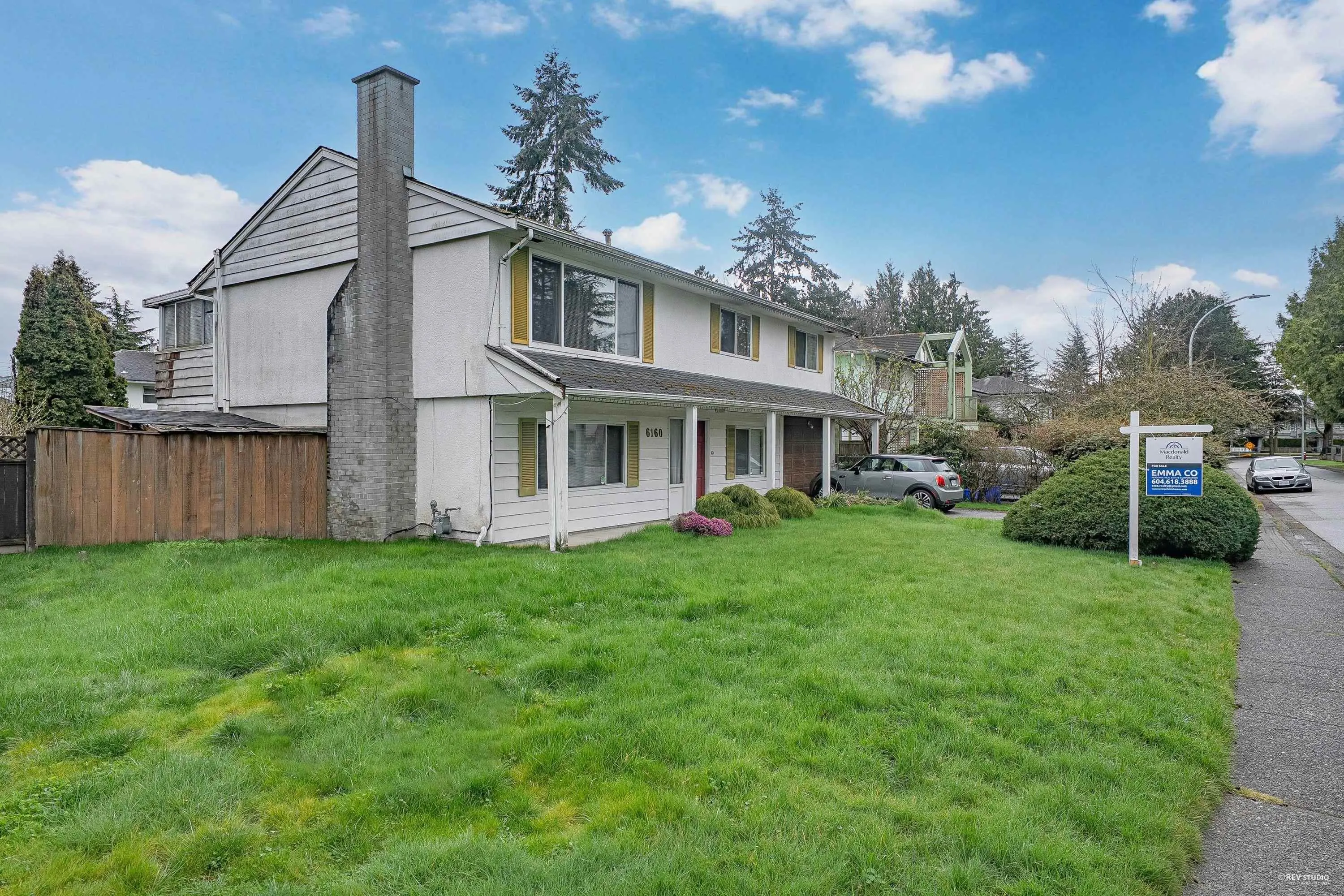 6160 Redfern Crescent