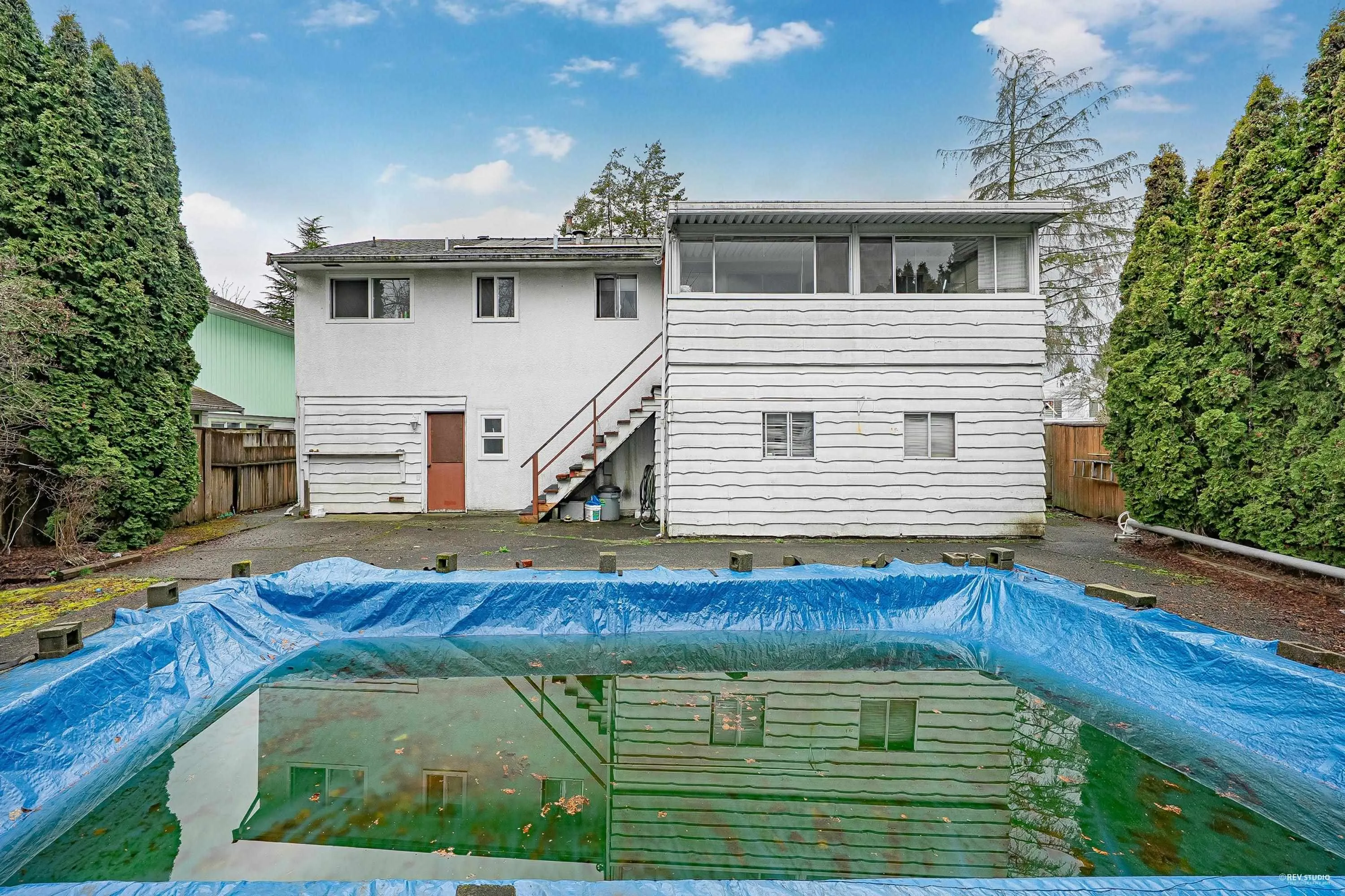 6160 Redfern Crescent