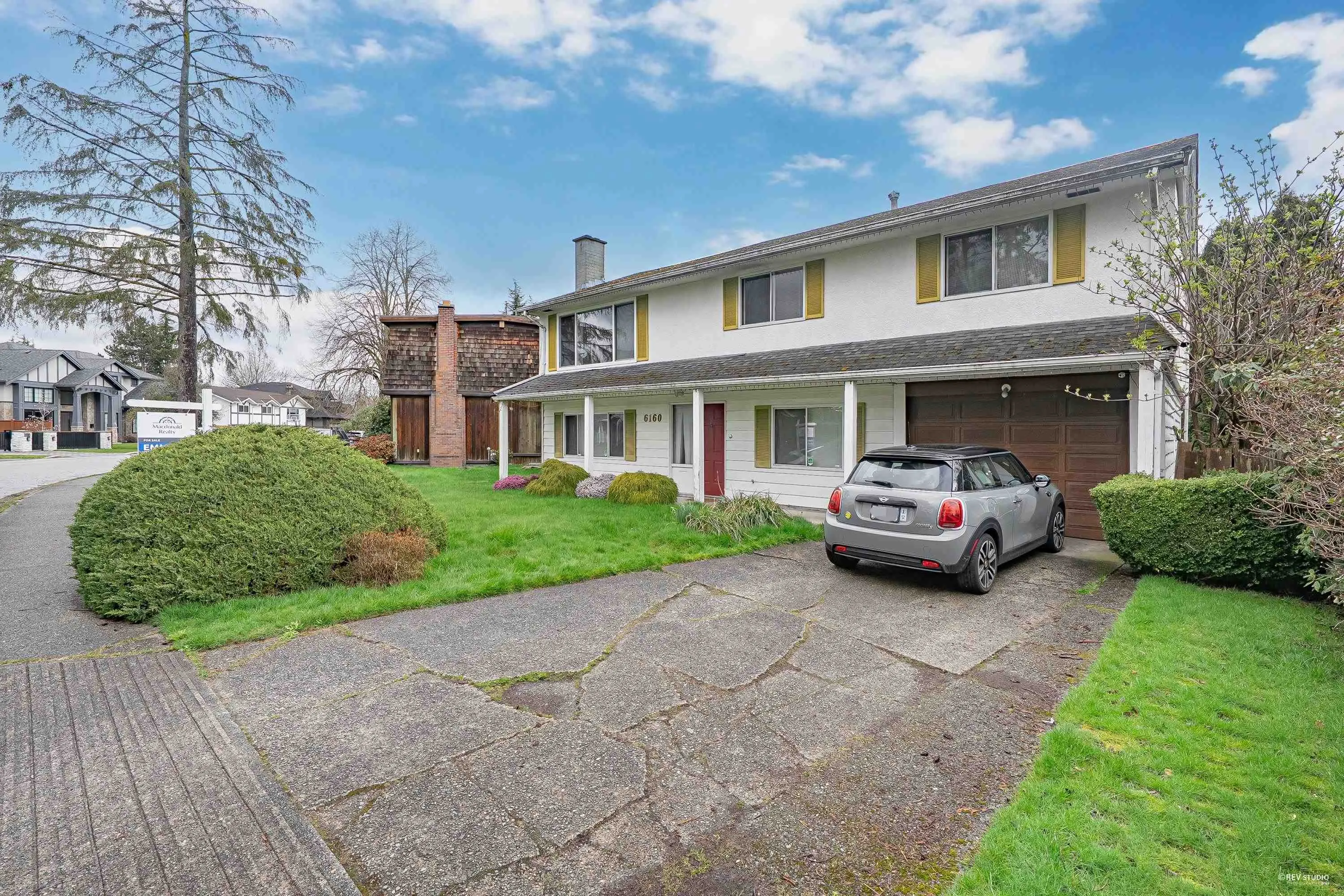 6160 Redfern Crescent