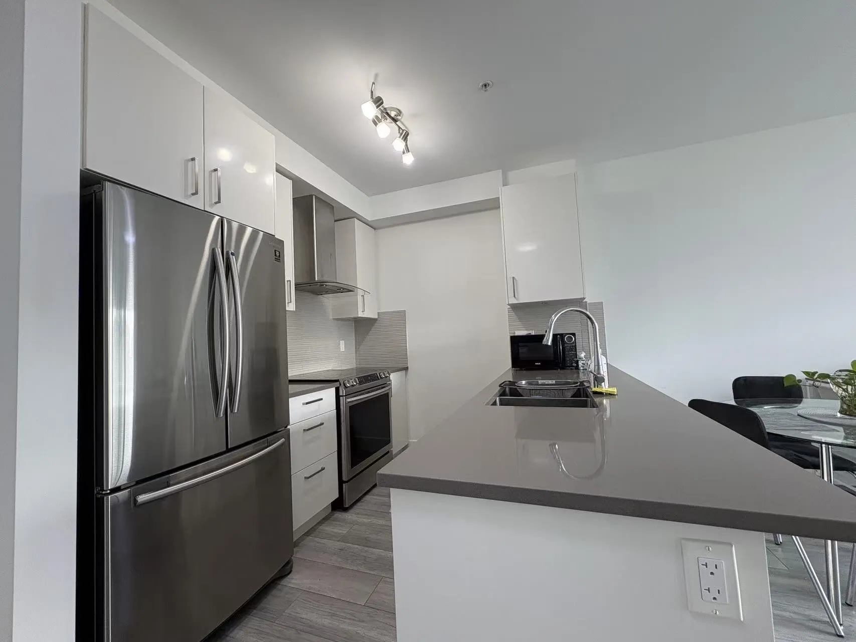 406 9689 140 Street