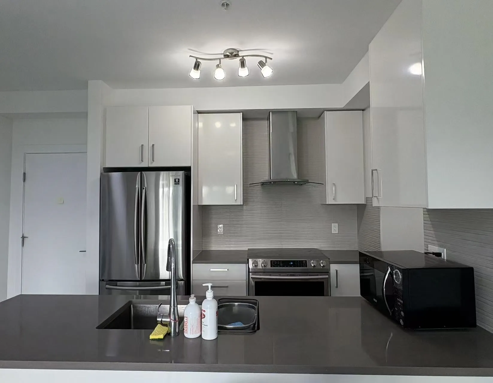 406 9689 140 Street