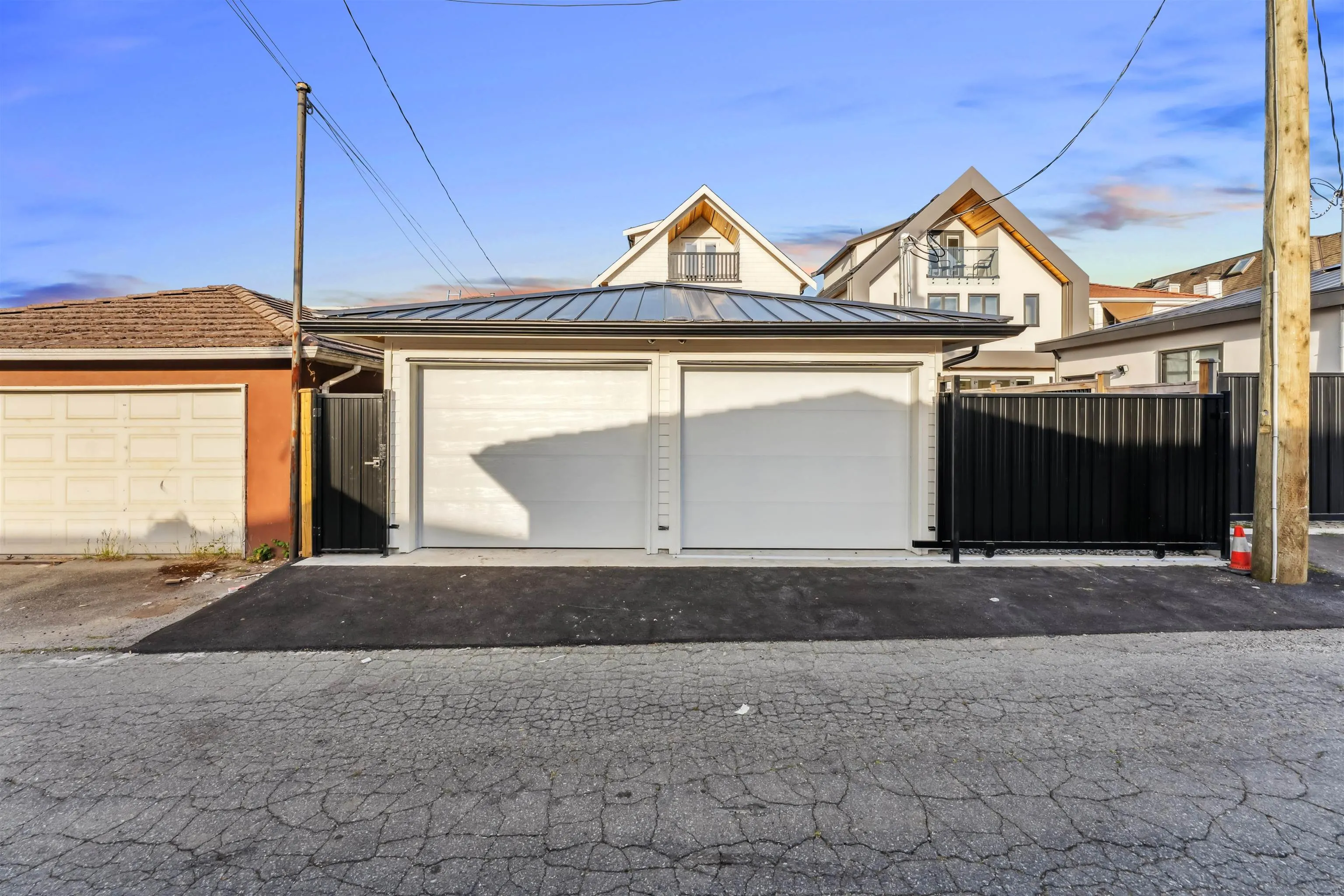 2 4763 Commercial Street