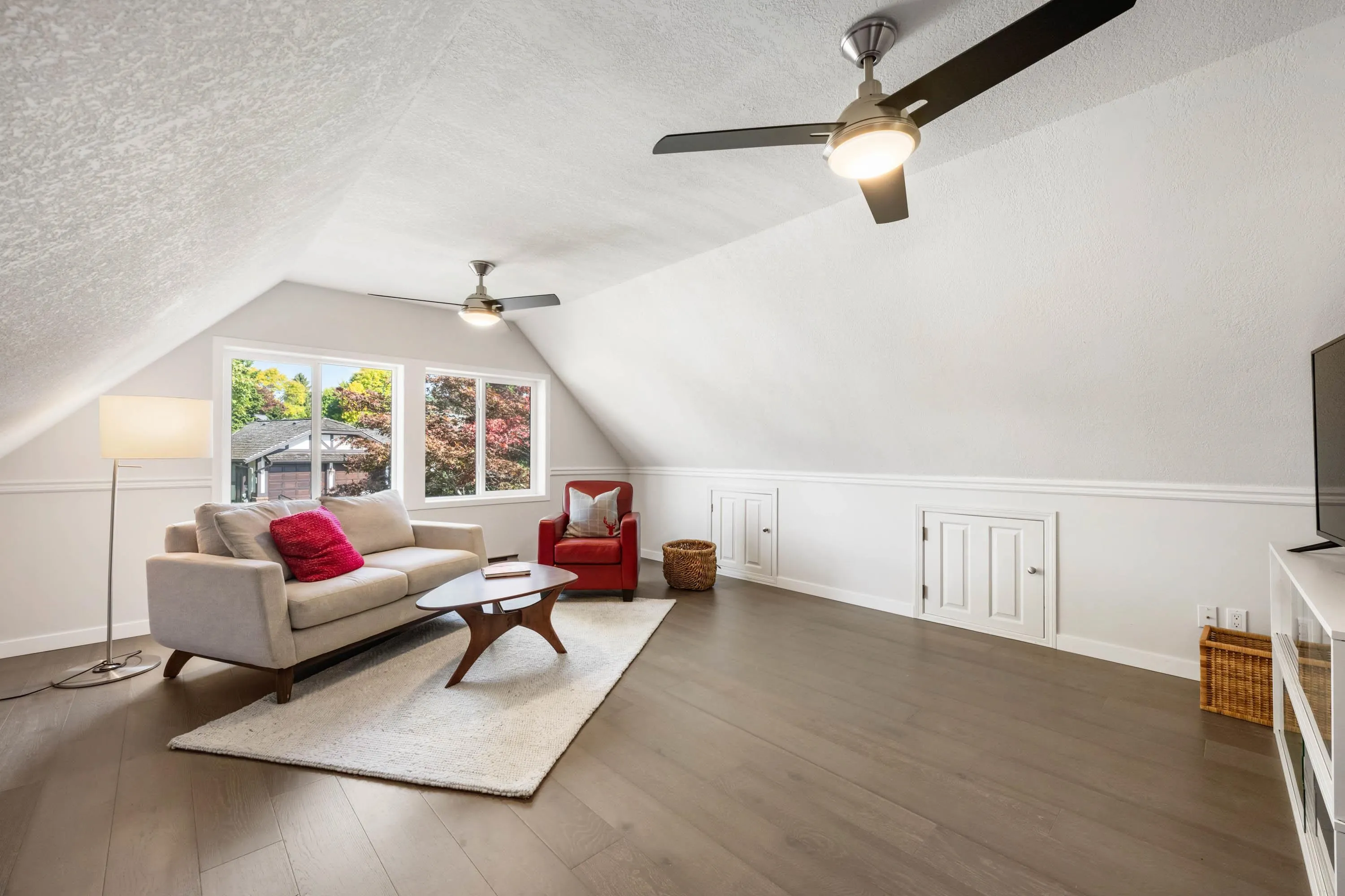 5796 Goldenrod Crescent