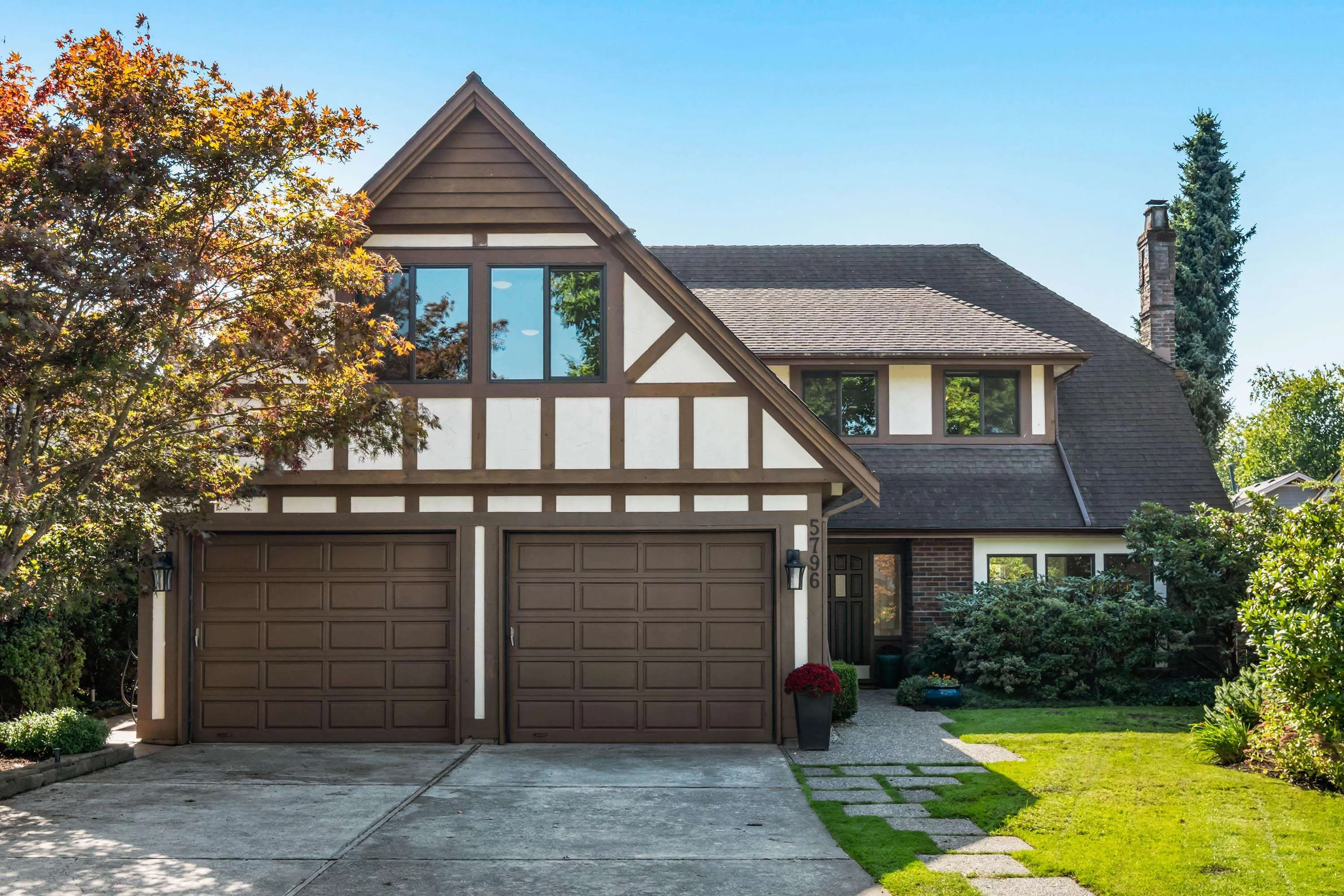 5796 Goldenrod Crescent