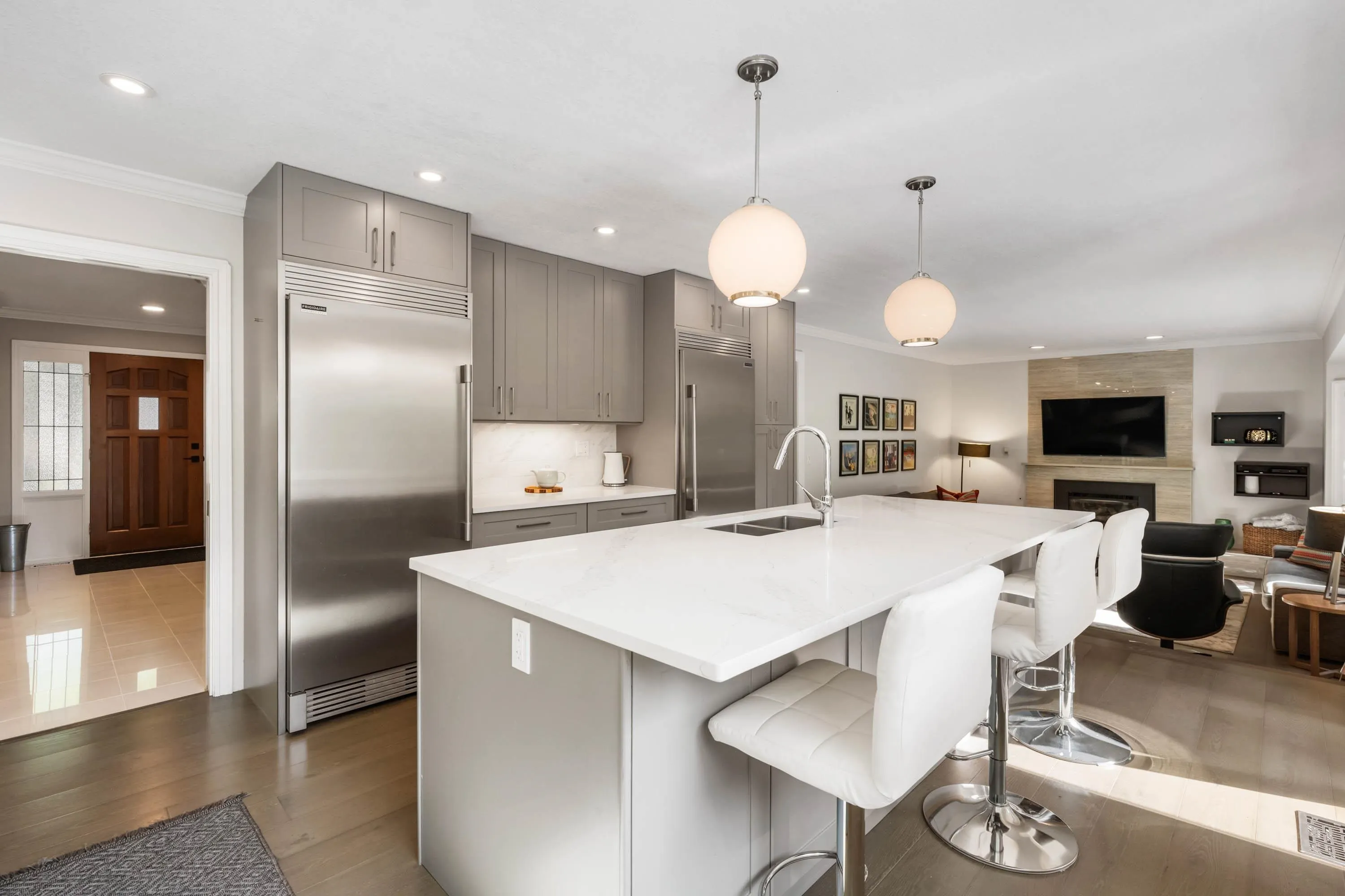 5796 Goldenrod Crescent